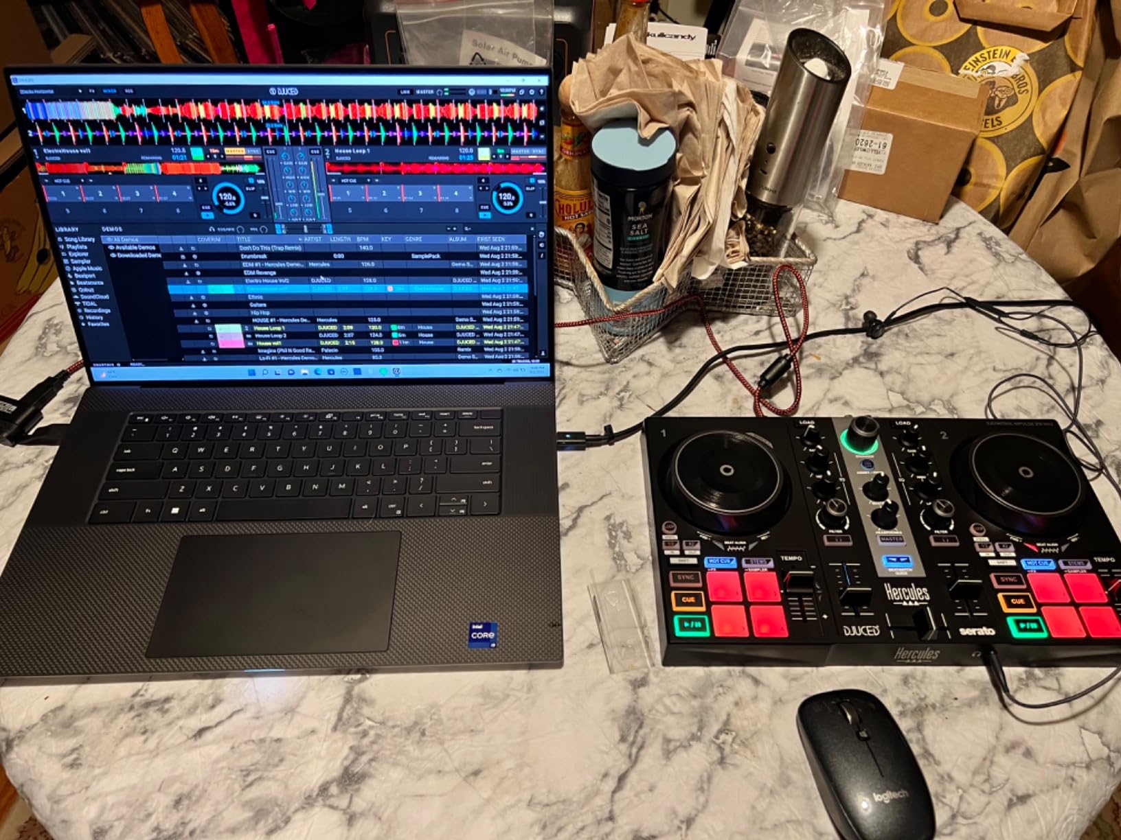 Hercules DJControl Inpulse 200 MK2 - Ideal DJ Controller for Learning to Mix customer photo 2