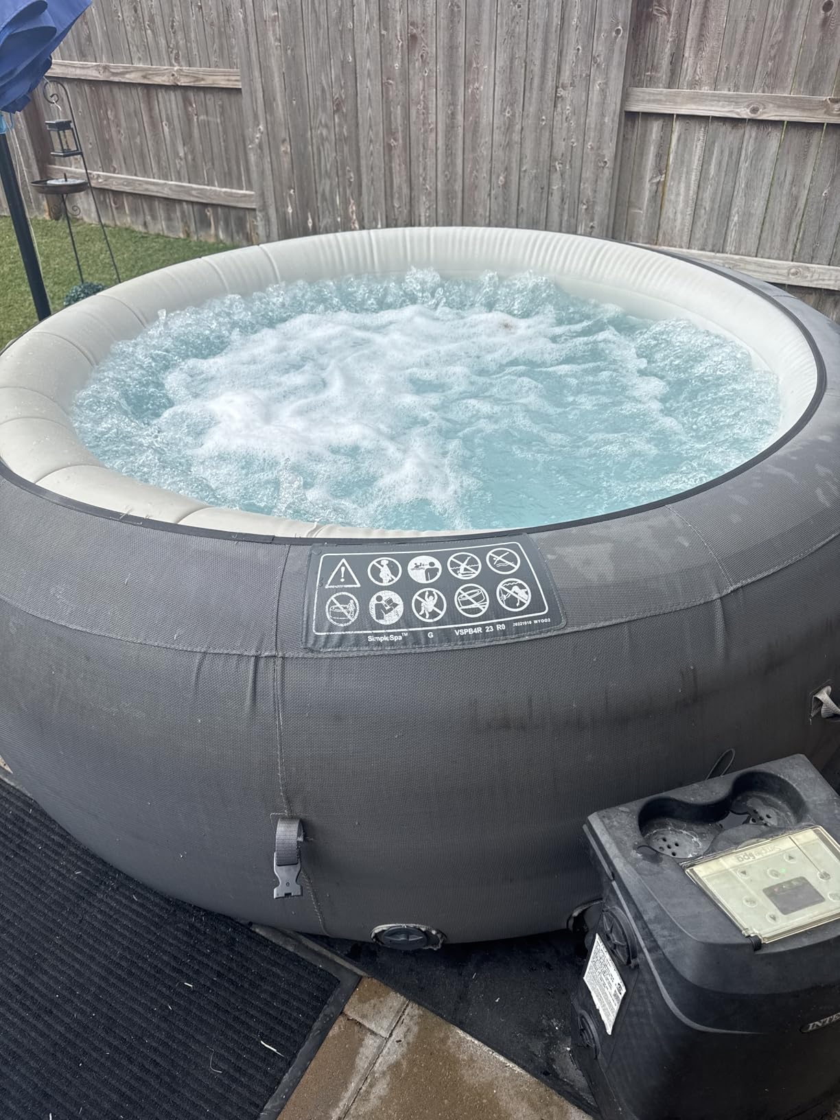 INTEX SimpleSpa 4 Person Round Inflatable Hot Tub, Bubble Massage Spa Set with Insulated Cover, Thermal Ground Cloth, & Chemical Dispenser, 77 in x 26 in customer photo 1