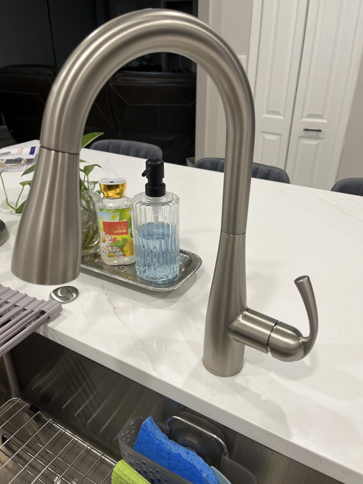 Moen Essie Matte Black MotionSense Wave One-Handle Touchless Kitchen Faucet with Pulldown Sprayer and Soap Dispenser, 87014EWBL customer photo 2