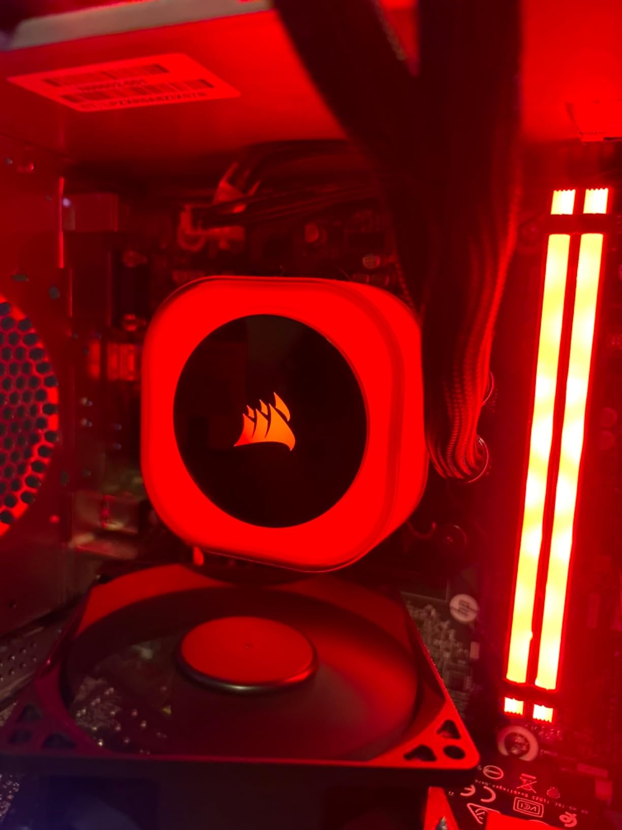 CORSAIR iCUE Link H115i RGB Liquid CPU Cooler - 280mm AIO - QX140 RGB Fans - Fits Intel® LGA 1700, AMD® AM5 - iCUE Link System Hub Included - Black customer photo 1