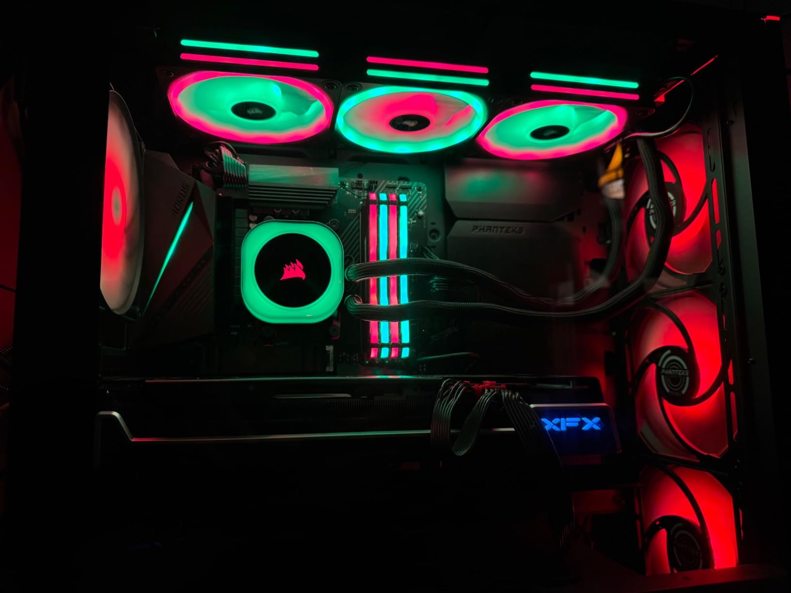 CORSAIR iCUE Link H115i RGB Liquid CPU Cooler - 280mm AIO - QX140 RGB Fans - Fits Intel® LGA 1700, AMD® AM5 - iCUE Link System Hub Included - Black customer photo 2