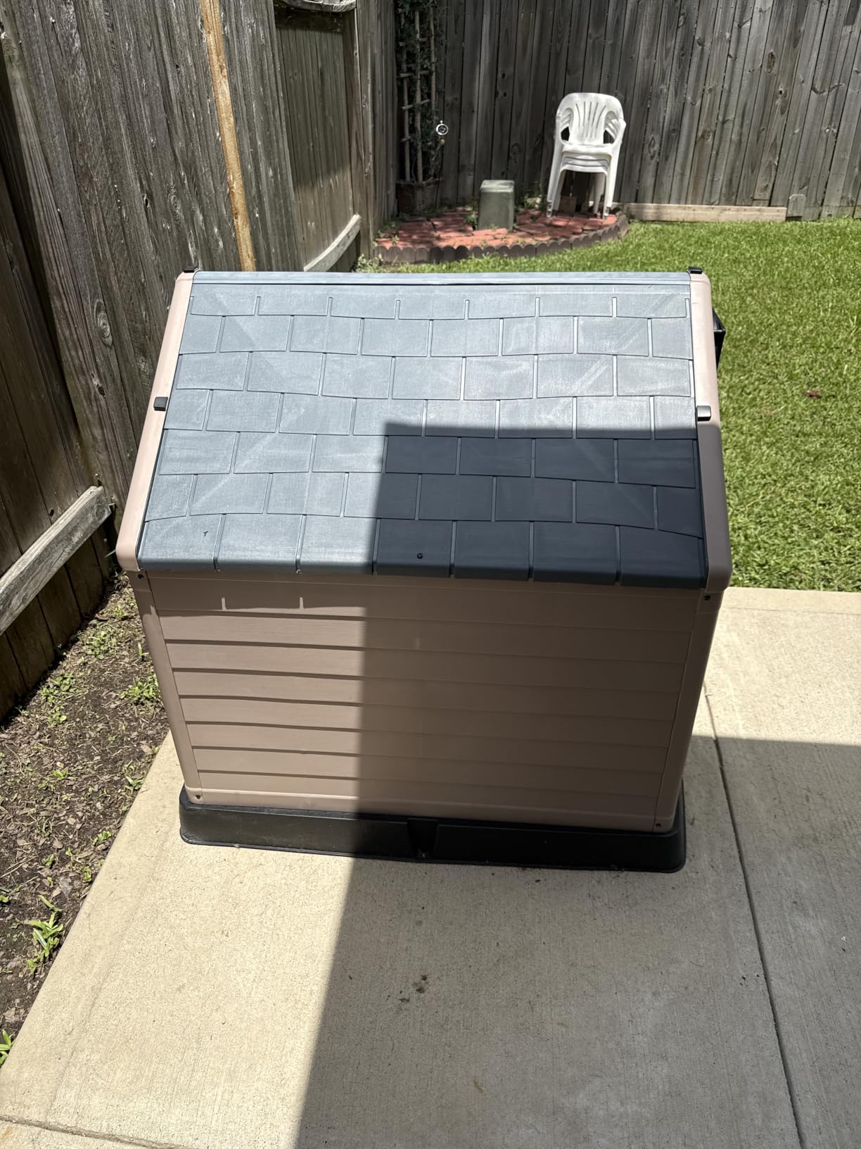 YITAHOME Plastic Dog House, Waterproof Indoor Outdoor Doghouse for Large or Small Dog, with Air Vents and Elevated Floor, Easy Assemble and Clean customer photo 1