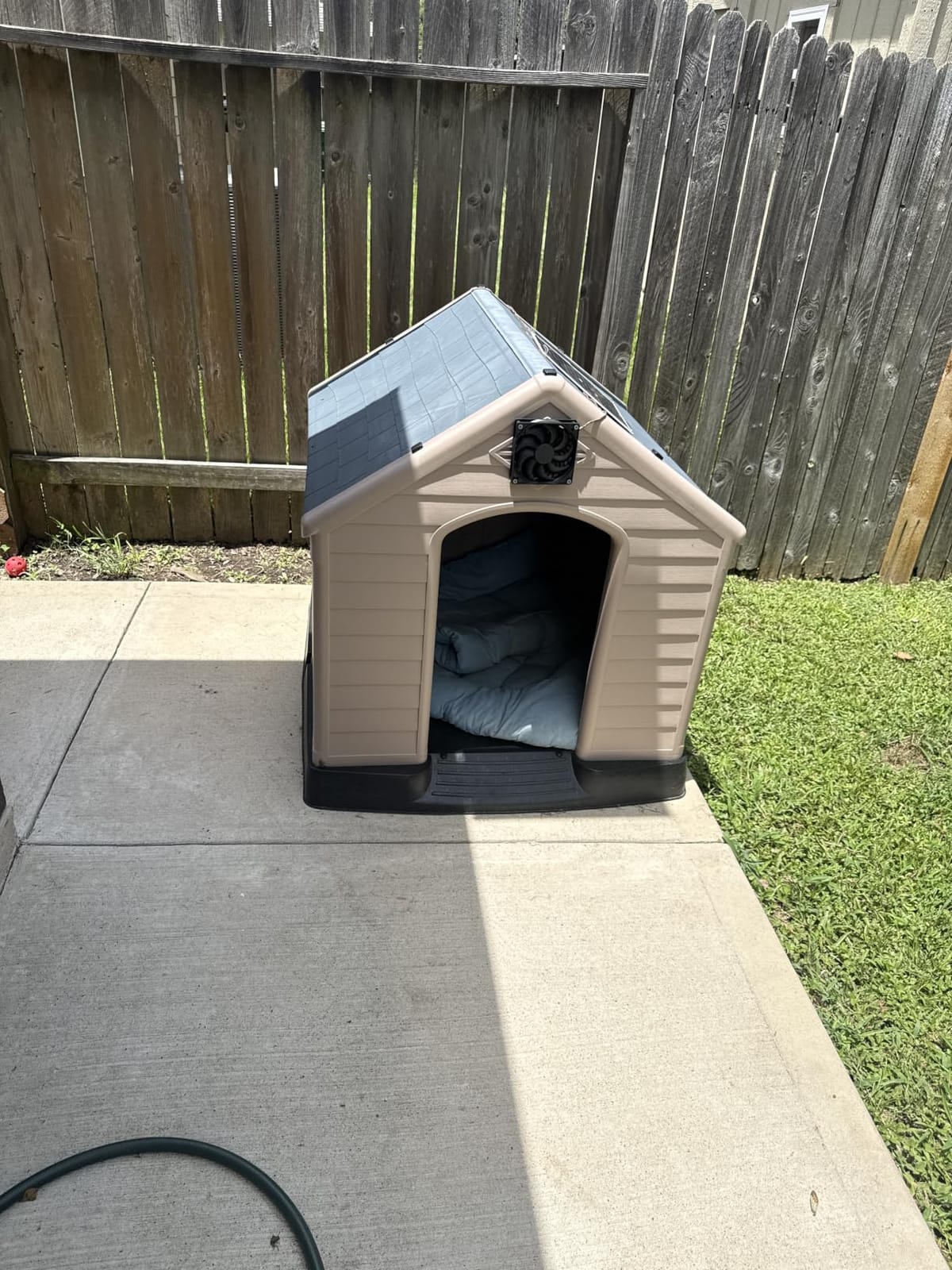 YITAHOME Plastic Dog House, Waterproof Indoor Outdoor Doghouse for Large or Small Dog, with Air Vents and Elevated Floor, Easy Assemble and Clean customer photo 2