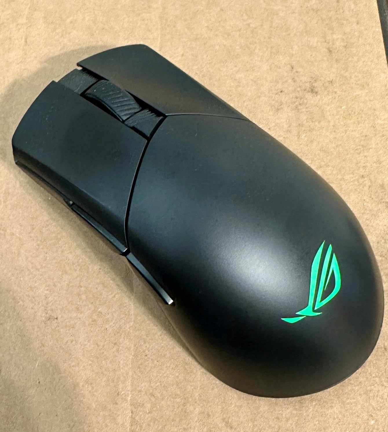 ROG Gladius III Wireless Aimpoint Gaming Mouse - Right-Handed Ergonomic, 79g, Tri-Mode Connectivity, 36K DPI, up to 119Hr Battery, Hot-Swappable Switches, PC/Mac Support - Black customer photo 2