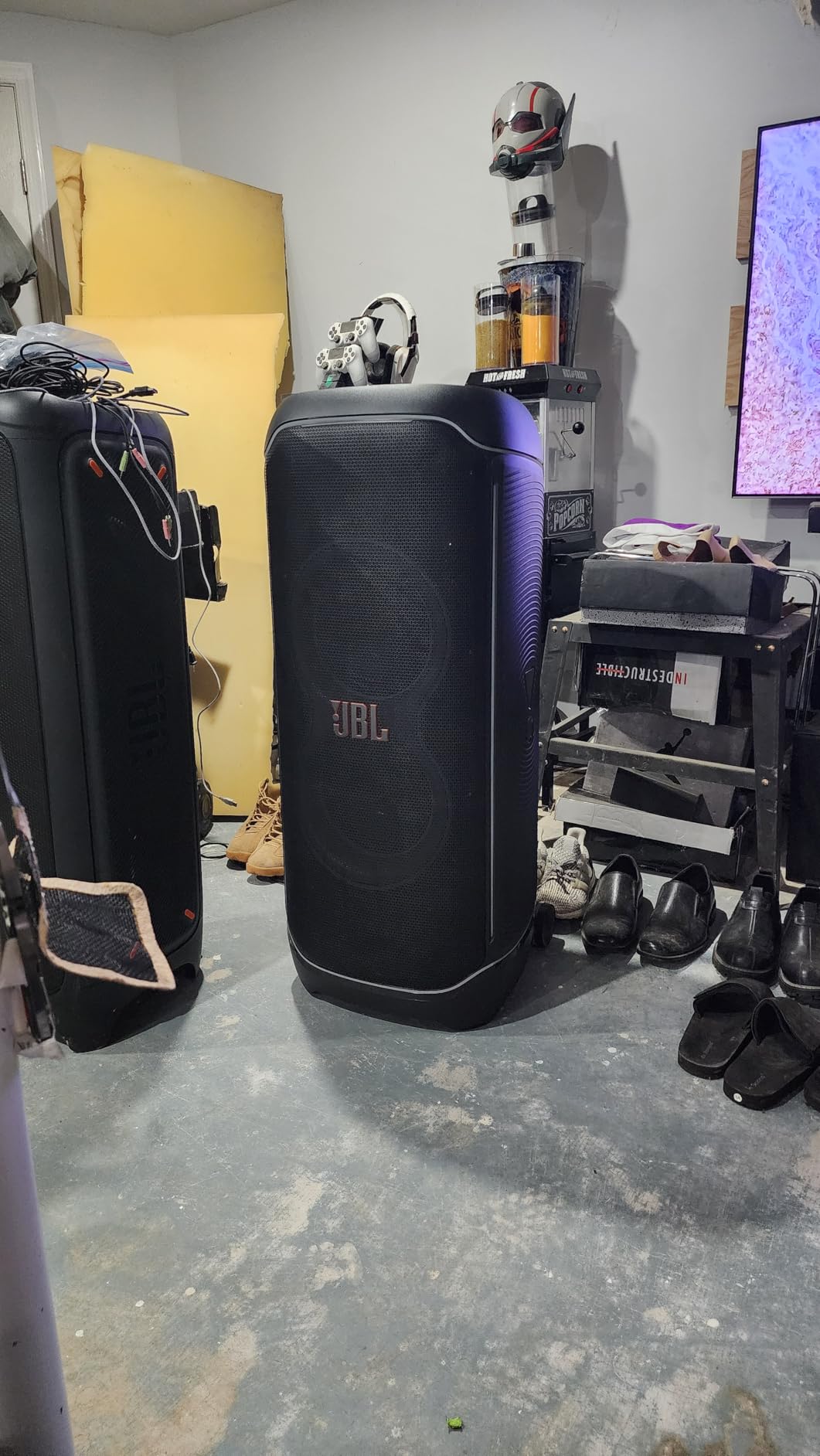 JBL Partybox Ultimate - Multi Purpose Party Speaker, with Wi-fi & Bluetooth Connectivity, Wireless, Lightshow, IPx4 Splashproof, Dual Mic & Guitar Inputs, Handle & Sturdy Wheels, Black customer photo 1