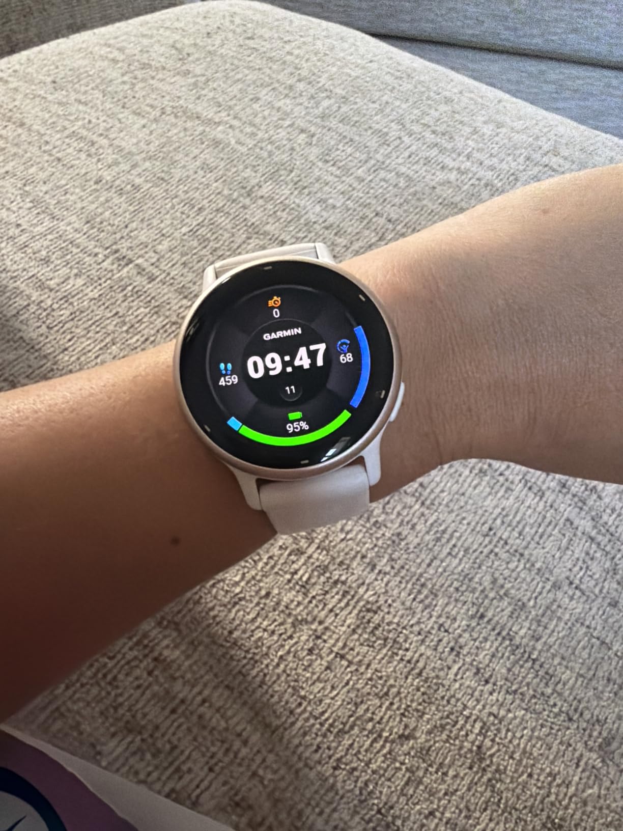 Garmin vívoactive® 5, Health & Fitness GPS Smartwatch, 42mm, Ivory customer photo 1