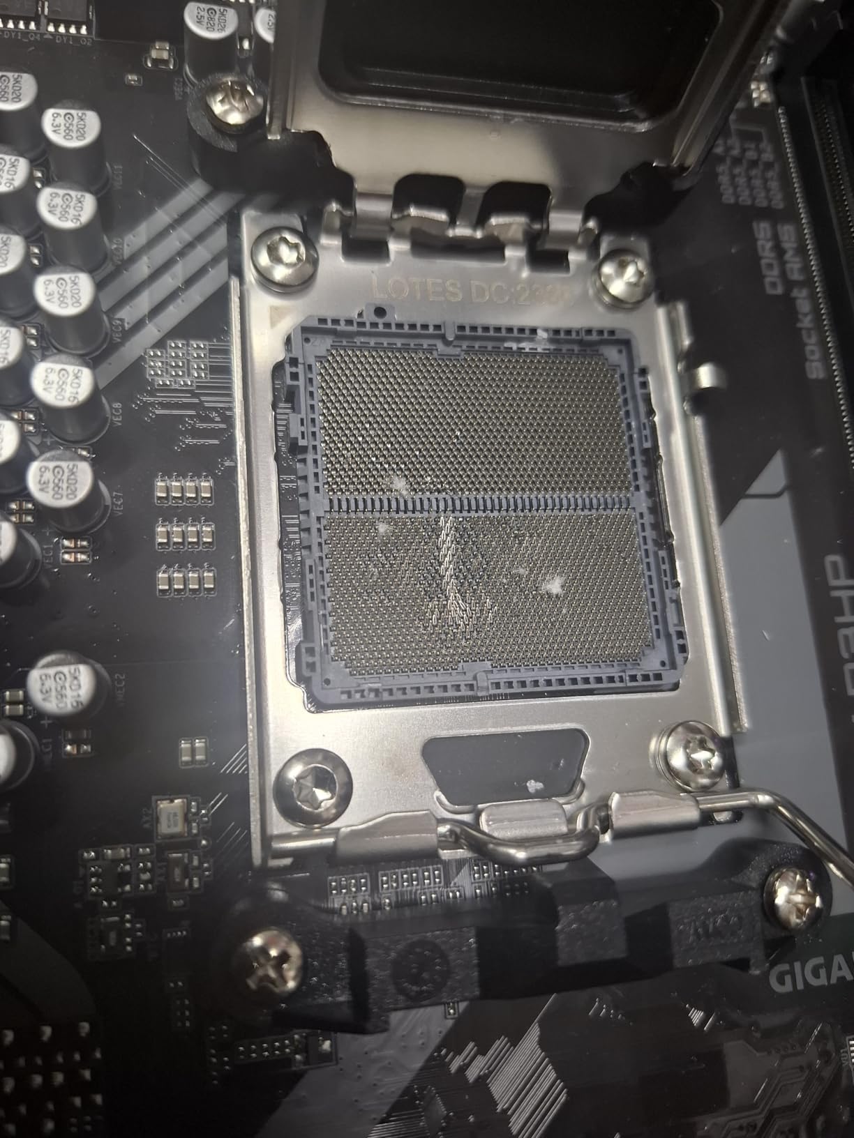GIGABYTE B650M D3HP AMD AM5 mATX Motherboard, Support Ryzen 9000/8000/7000 Series, DDR5, 5+2+2 Power Phase, 2X M.2, PCIe 4.0, USB-C 3.2 Gen 1, 2.5 GbE, EZ-Latch, Q-Flash, RGB Fusion customer photo 1