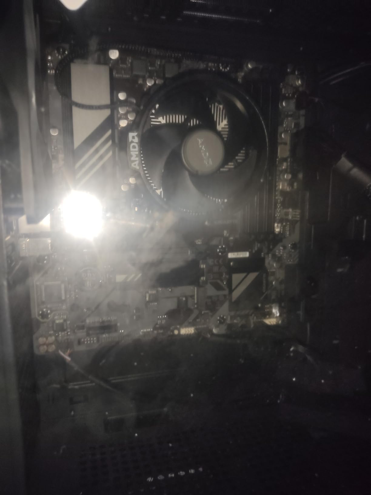 GIGABYTE B650M D3HP AMD AM5 mATX Motherboard, Support Ryzen 9000/8000/7000 Series, DDR5, 5+2+2 Power Phase, 2X M.2, PCIe 4.0, USB-C 3.2 Gen 1, 2.5 GbE, EZ-Latch, Q-Flash, RGB Fusion customer photo 2