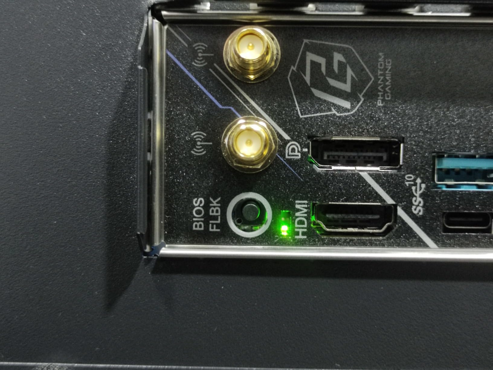 ASRock B650M PG Lightning WiFi 6E AMD Ryzen 9000/8000/7000 Series Socket AM5 B650 DDR5 up to 7200+ (OC) MHz 256 GB SATA3 Micro ATX Motherboard customer photo 1