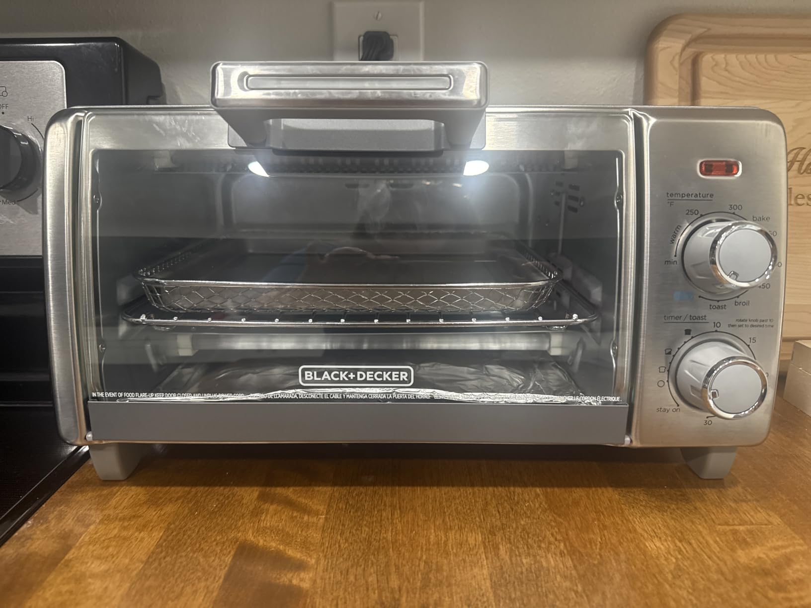 BLACK+DECKER Crisp N Bake Air Fry Countertop Convection Toaster Oven Medium Capacity 4-Slice 5-in-1 Fits 9 inch Pizza 30-Min Timer Bake Broil Air Fry Toast Keep Warm Stainless Steel customer photo 2