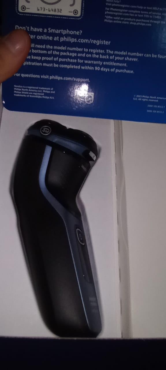 Philips Norelco 3600 Electric Shaver, Storm Blue | 27 Self Sharpening ComfortCut Blades, 5D Pivot & Flex Heads, Wet or Dry Use, Includes Travel Pouch, S3243/91 customer photo 2