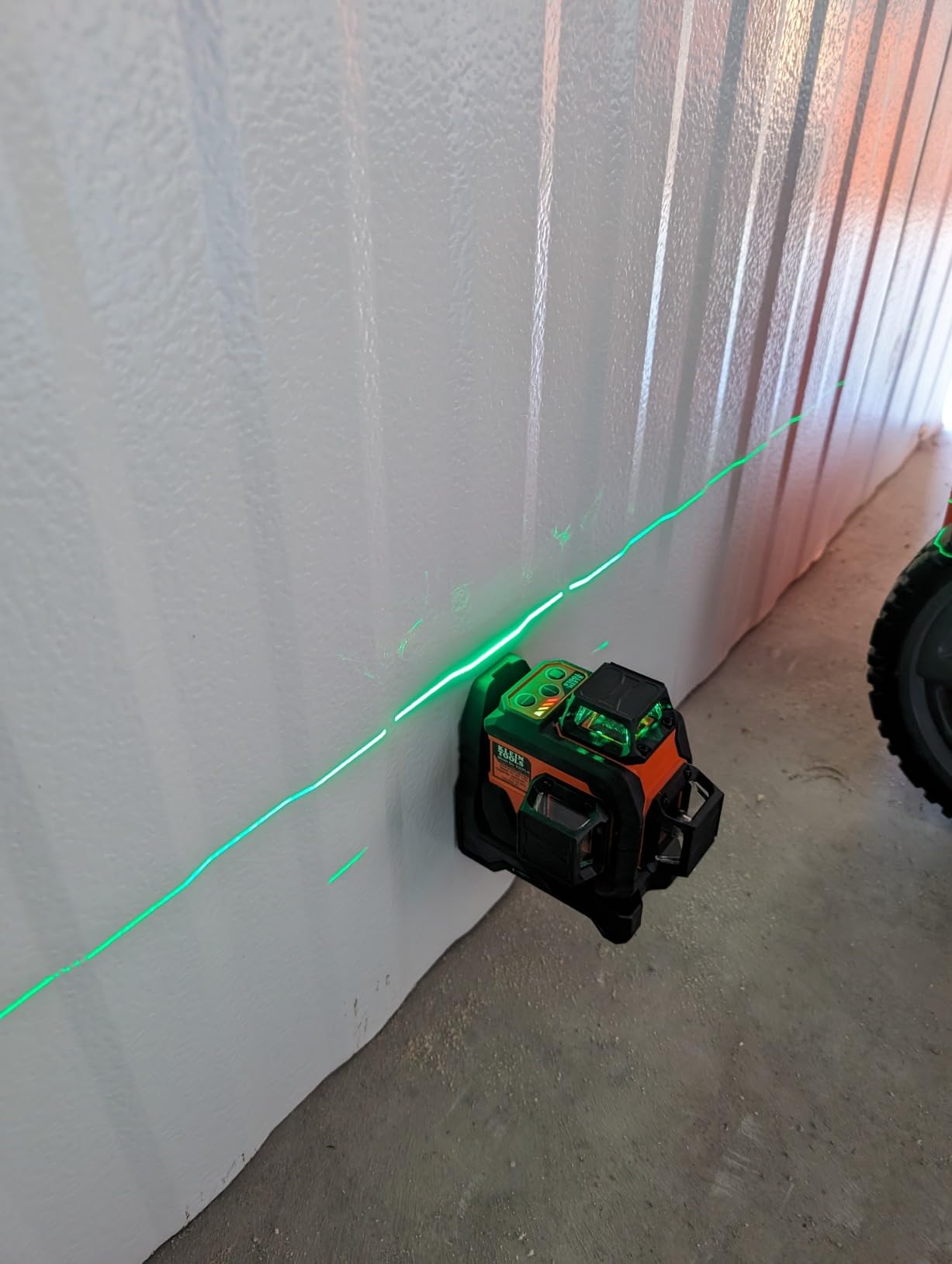 Klein Tools 93CPLG Compact Self-Leveling Laser Level, Bright Green Cross Line 360-Degree Laser Planes, Class 2 ≤ 1mW, Rechargeable, Magnetic Mount customer photo 1