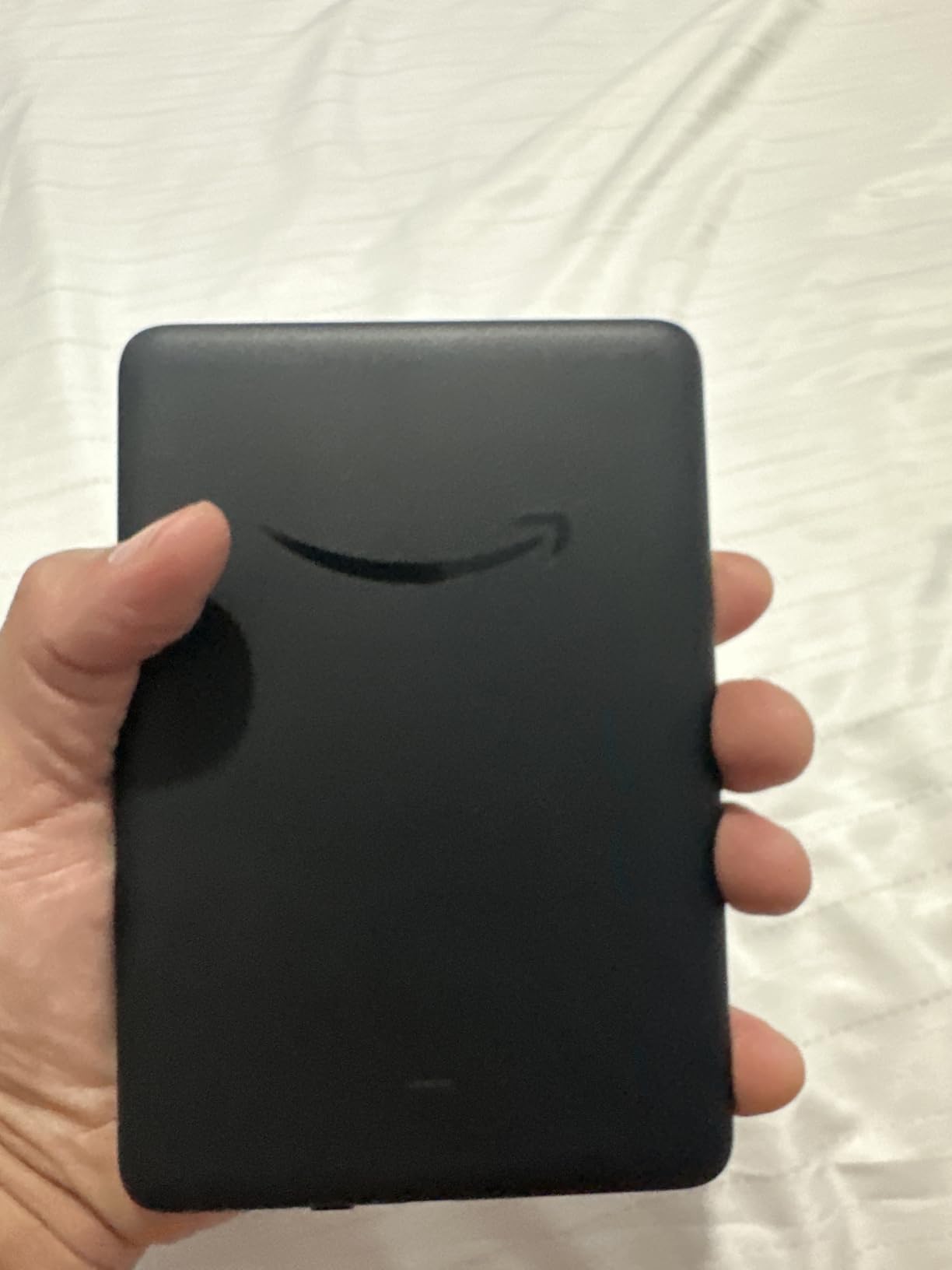 Amazon Kindle 16 GB (newest model) - Lightest and most compact Kindle, now with faster page turns, and higher contrast ratio - Black customer photo 1
