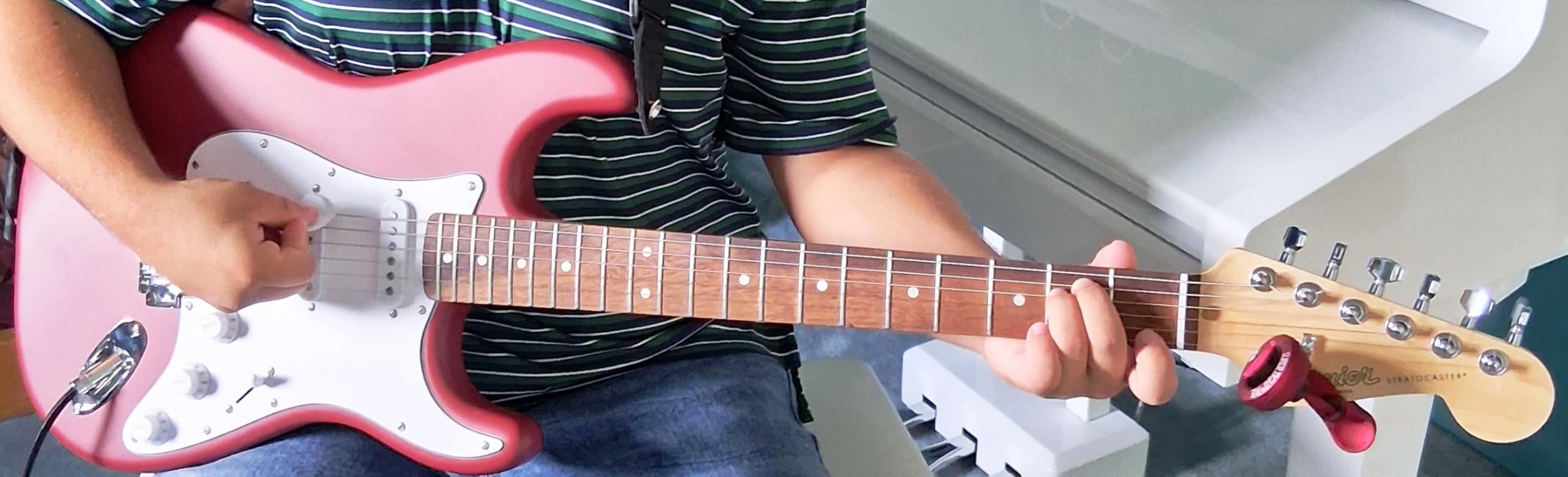 Fender Squier Debut Series Stratocaster Electric Guitar, Beginner Guitar, Black with Matte Finish customer photo 2
