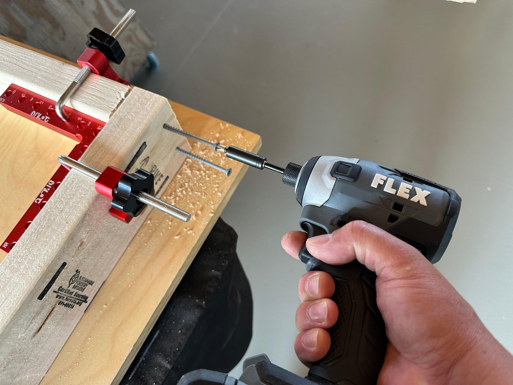 FLEX 24V Brushless Cordless 1/4-Inch Hex Impact Driver Kit with (2) 2.5Ah Lithium Battery and 160W Fast Charger - FX1351-2A customer photo 1