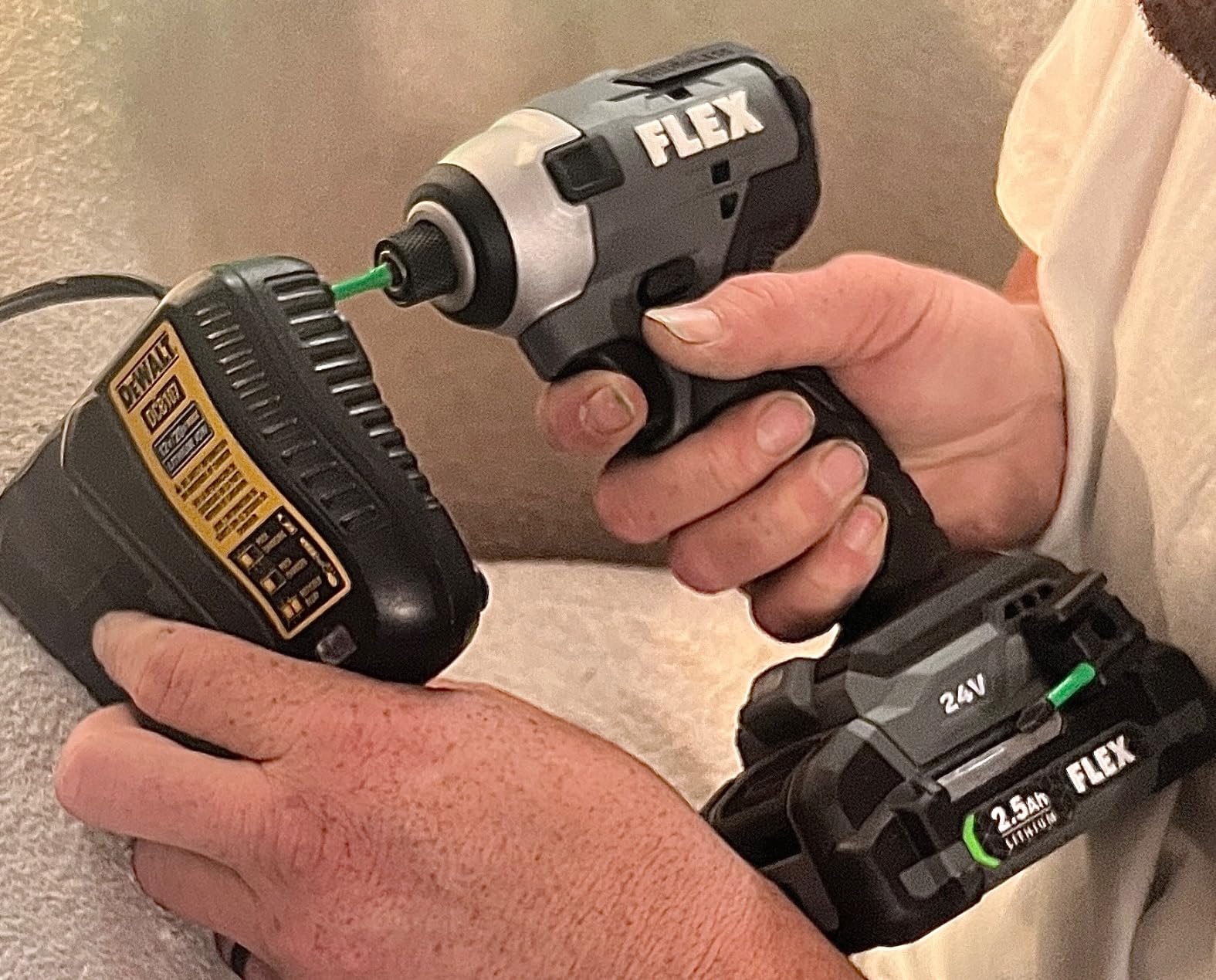 FLEX 24V Brushless Cordless 1/4-Inch Hex Impact Driver Kit with (2) 2.5Ah Lithium Battery and 160W Fast Charger - FX1351-2A customer photo 2