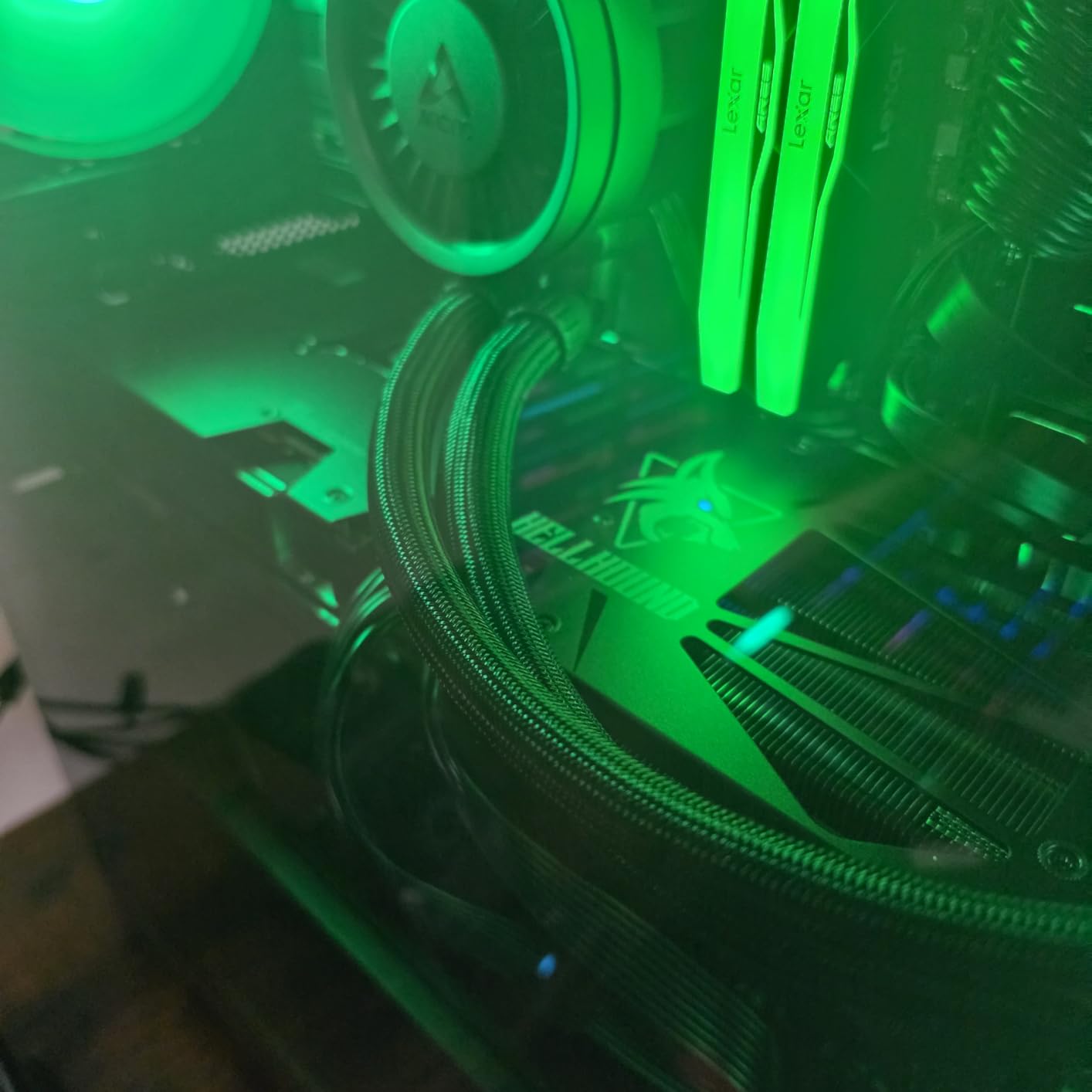 PowerColor Hellhound AMD Radeon RX 9070 XT 16GB GDDR6 customer photo 2
