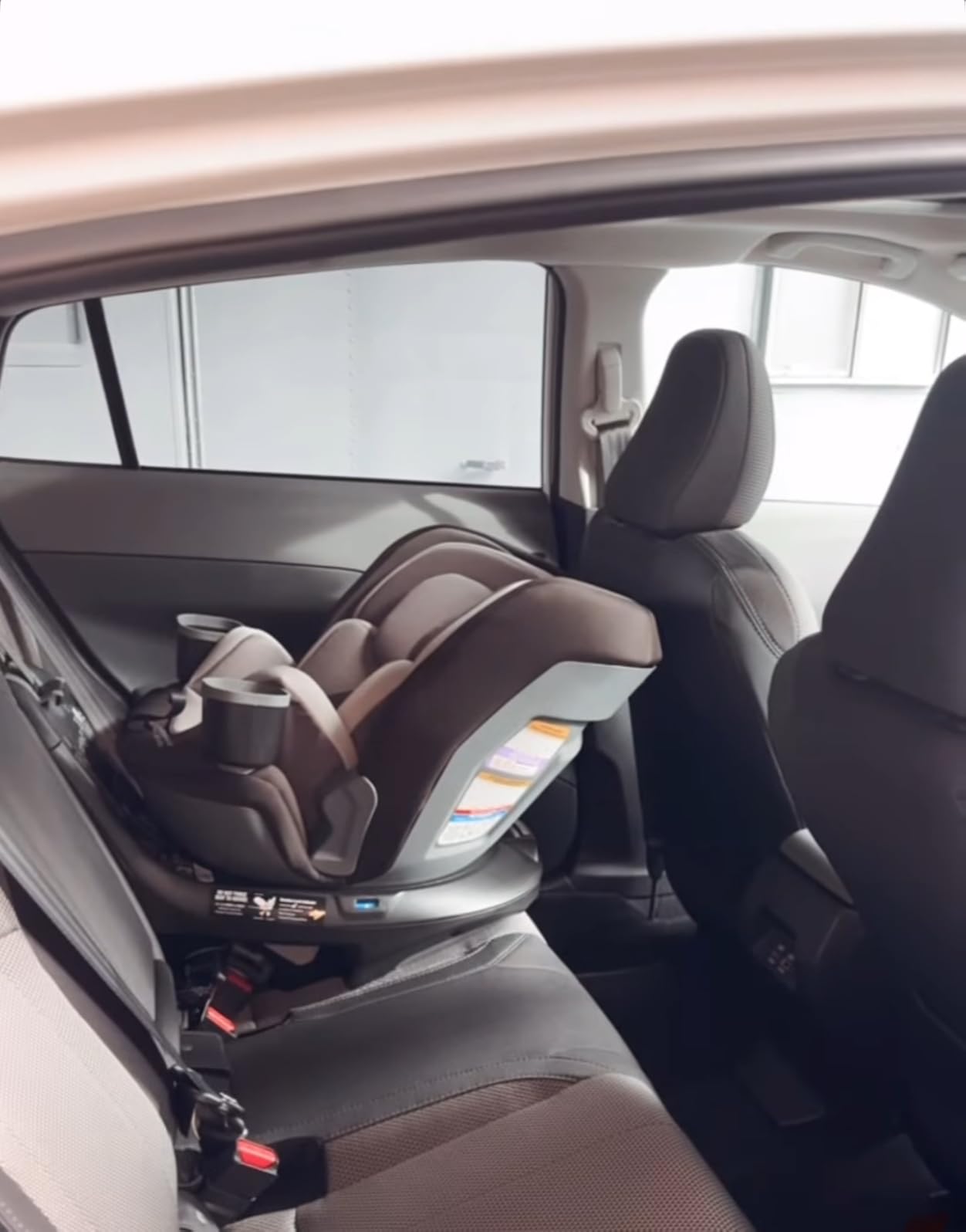 Safety 1st Turn and Go 360 ST Rotating All-in-One Convertible Car Seat, SafetySwivel Technology, SecureTech Installation, 3-in-1 Rear-Facing, Forward-Facing, Booster, 5-100 lbs, Skyline customer photo 1