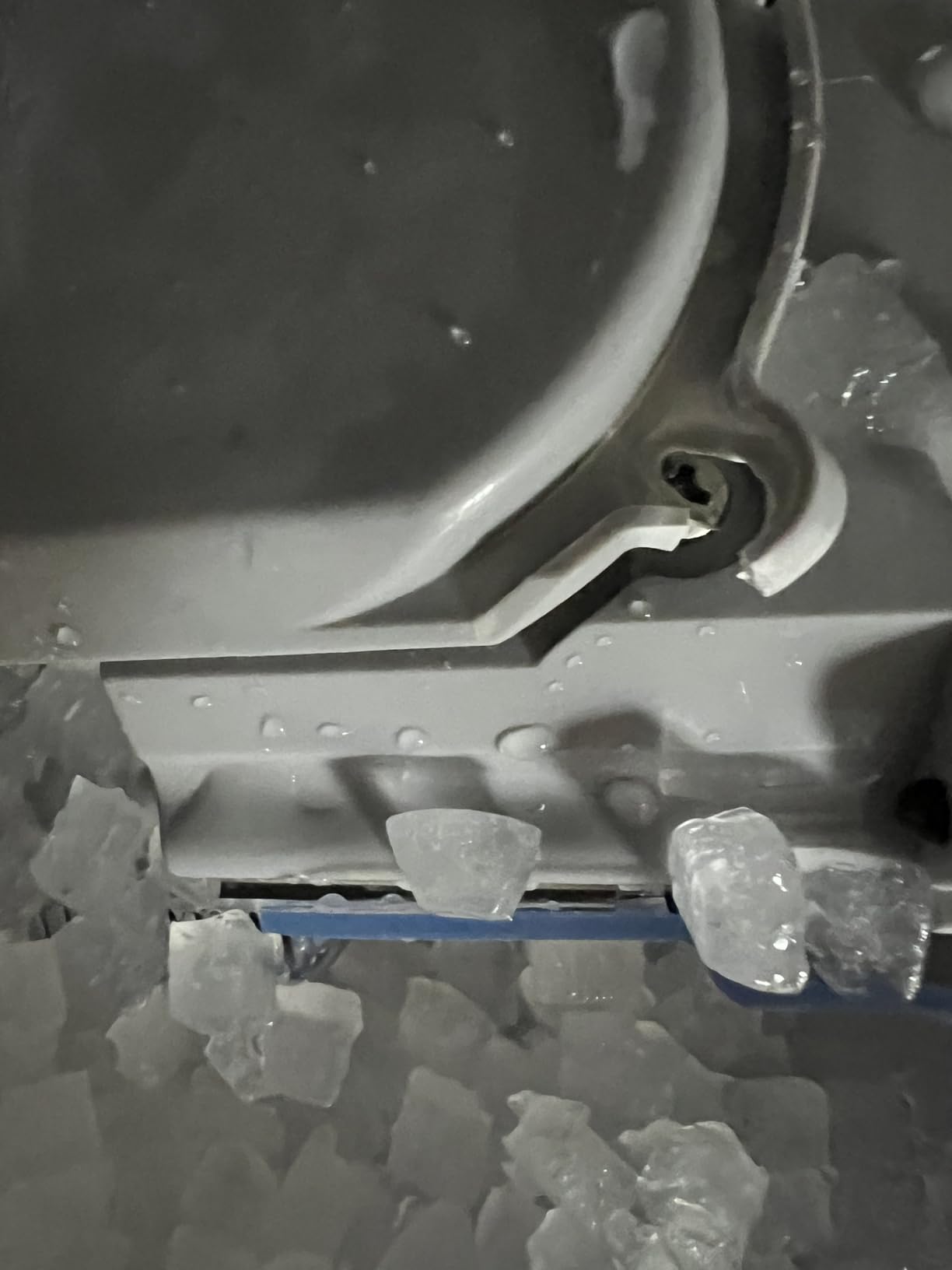Frigidaire Countertop Crunchy Chewable Nugget Ice Maker, Compact, 33lbs per Day, Metallic Finish customer photo 2