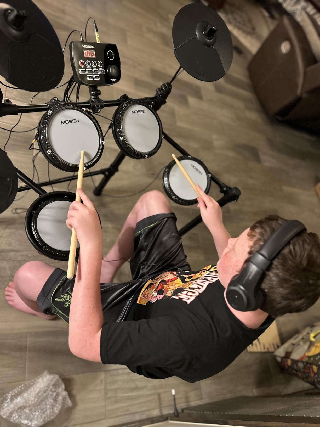 MOSEN Electric Drum Set with 4 Quiet Mesh Drum Pads, Cymbals, Sticks, Headphones, USB MIDI, Kick Pedal, 195+ Sounds and 25 Drum Kits for Beginner MED-X3 customer photo 1