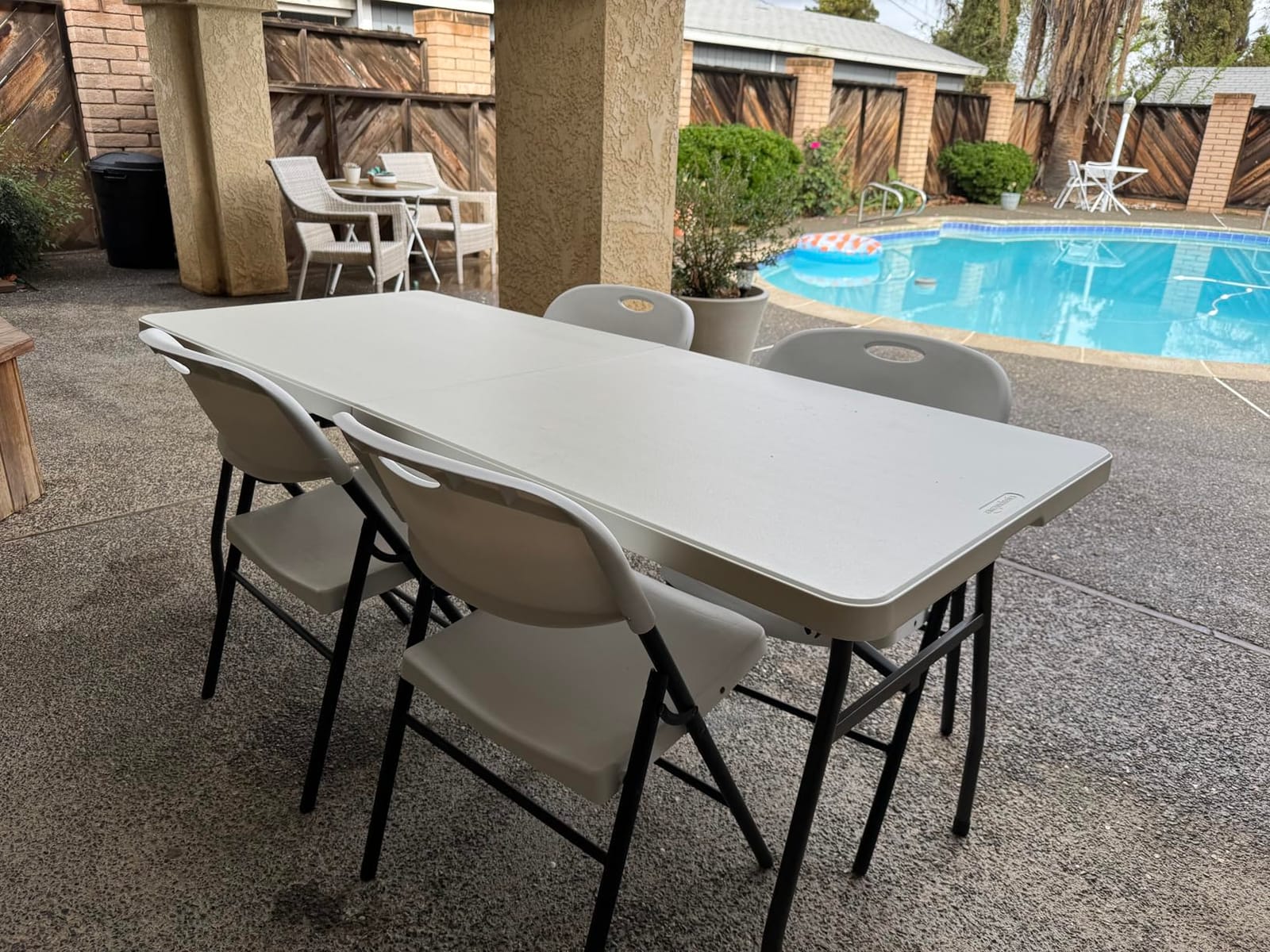 Amazon Basics Heavy Duty Portable Folding Table, 6 ft, Indoor & Outdoor, Fold-in-Half Design with Carrying Handle, Black customer photo 2