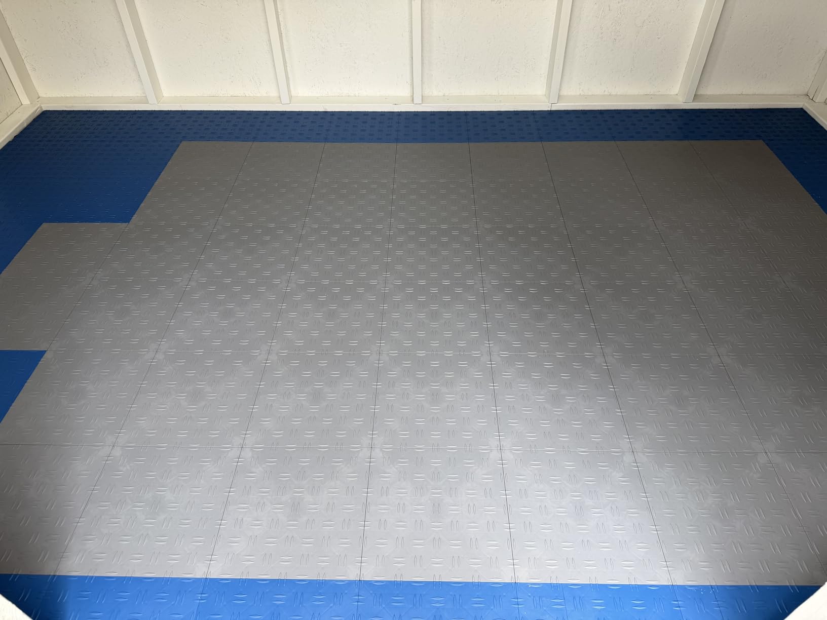 VEVOR Garage Floor Tiles 12 x 12 x 0.53 inch, Interlocking Design Ease of Installation Double-Sided Texture Non-Slip Sturdiness, for Garages, Basements, Repair Shops, Graphite Gray, 50 Pack customer photo 2