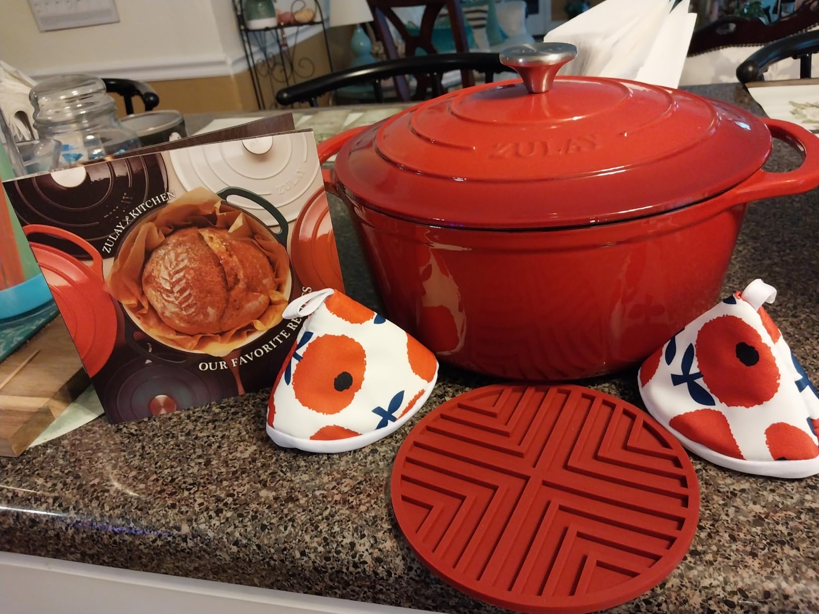 Zulay Kitchen 6.4QT Enameled Cast Iron Dutch Oven Pot with Lid, Heat Pad & Trivet, Heavy-Duty Soup Pot for Stews, Braising, Roasting & Sourdough Bread Baking, Oven Safe up to 500°F - Ablaze Red customer photo 1