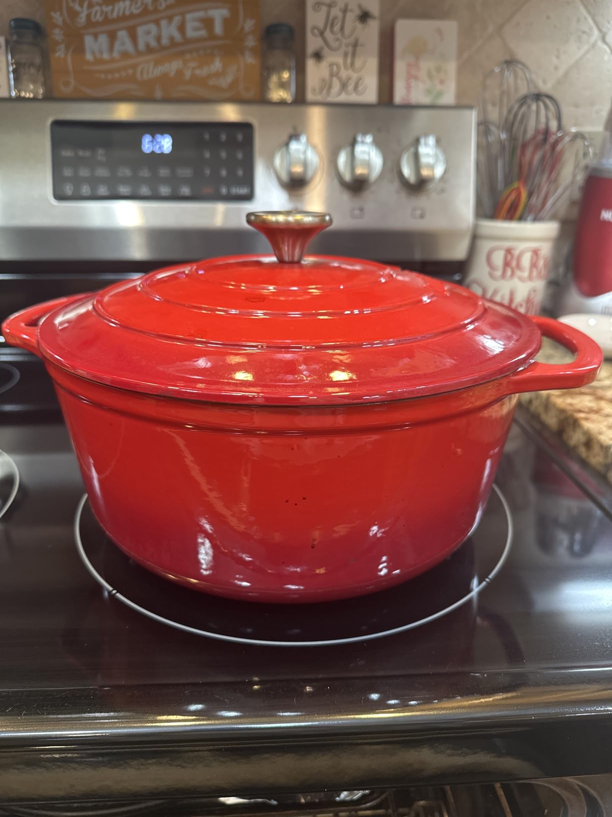 Zulay Kitchen 6.4QT Enameled Cast Iron Dutch Oven Pot with Lid, Heat Pad & Trivet, Heavy-Duty Soup Pot for Stews, Braising, Roasting & Sourdough Bread Baking, Oven Safe up to 500°F - Ablaze Red customer photo 2
