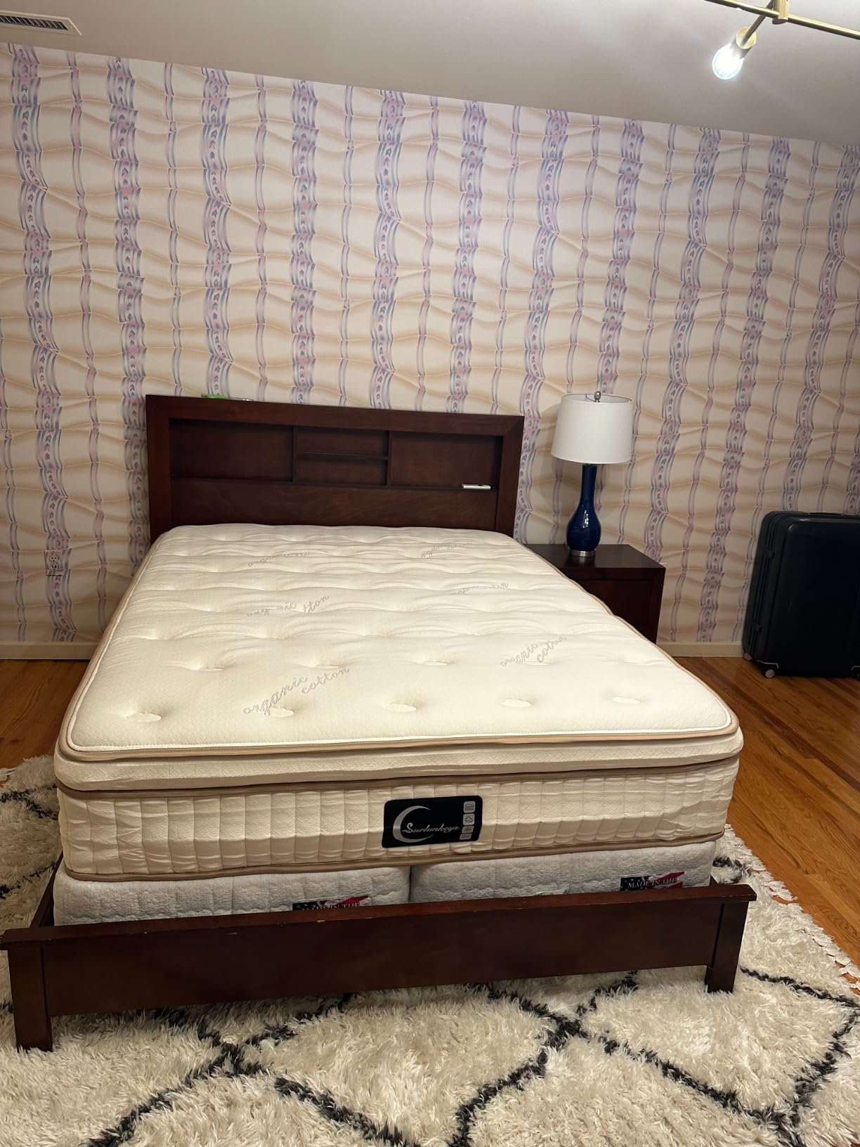 Gel Foam Organic Mattress - 14 Inch Queen Mattress Medium Firm | With Innerspring for Motion Isolating Pressure Relief, CertiPUR-US Certified, Reinforced Edge, 120-night Trial customer photo 1