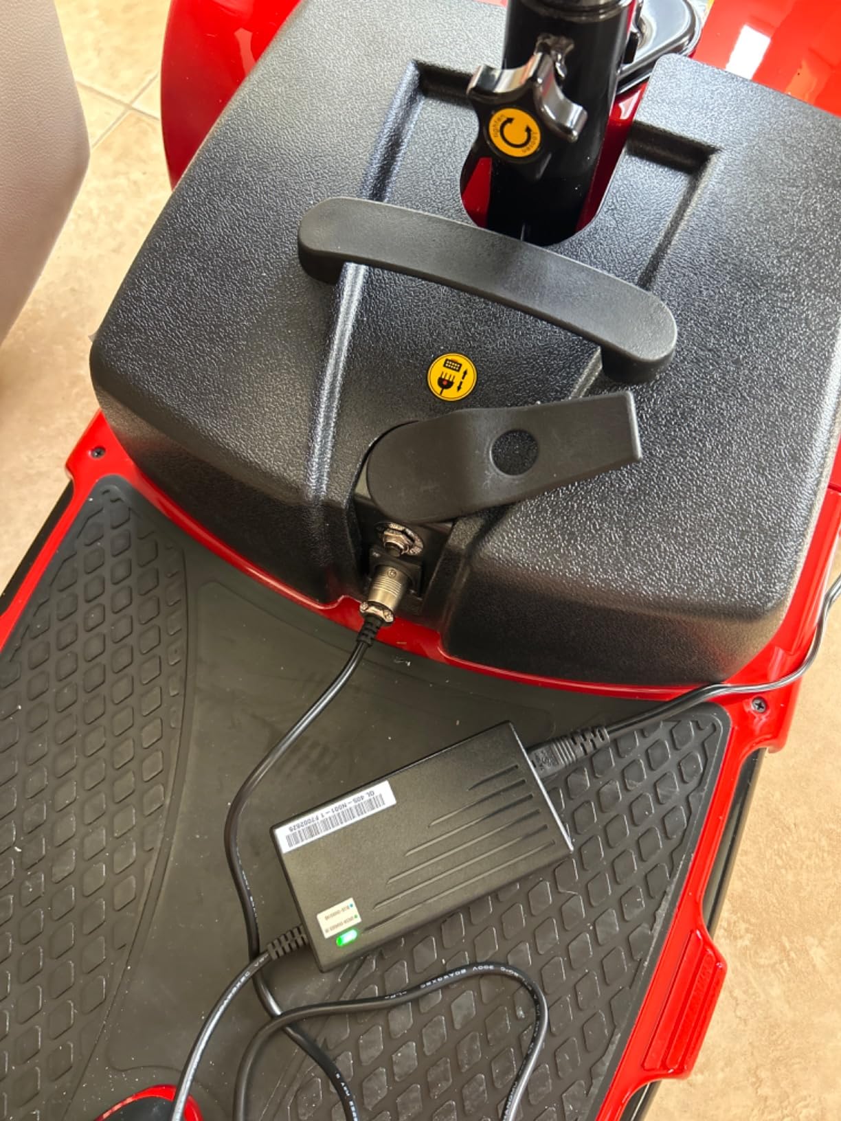 VEVOR 2025 Upgraded 3 Wheel Folding Mobility Scooter for Adults & Seniors, Electric Powered Mobility Scooter & 12 Mile Long Range, All Terrain Travel Wheelchair with 9 Degree Climbing, 265lb Capacity customer photo 1