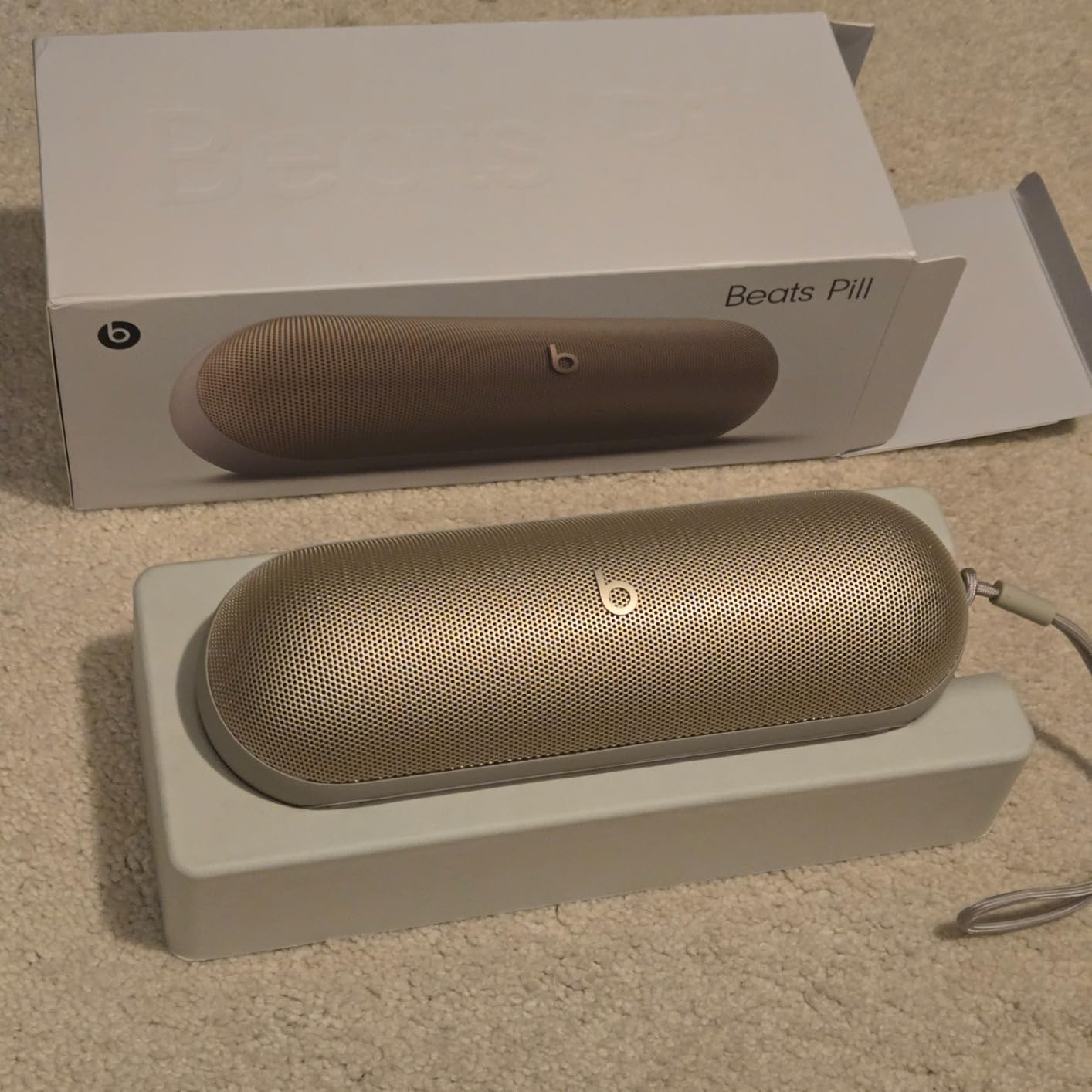 Beats Pill - Portable Bluetooth Speaker, Up to 24H Battery Life, Water Resistant, Apple & Android Compatible, Seriously Loud Sound customer photo 1