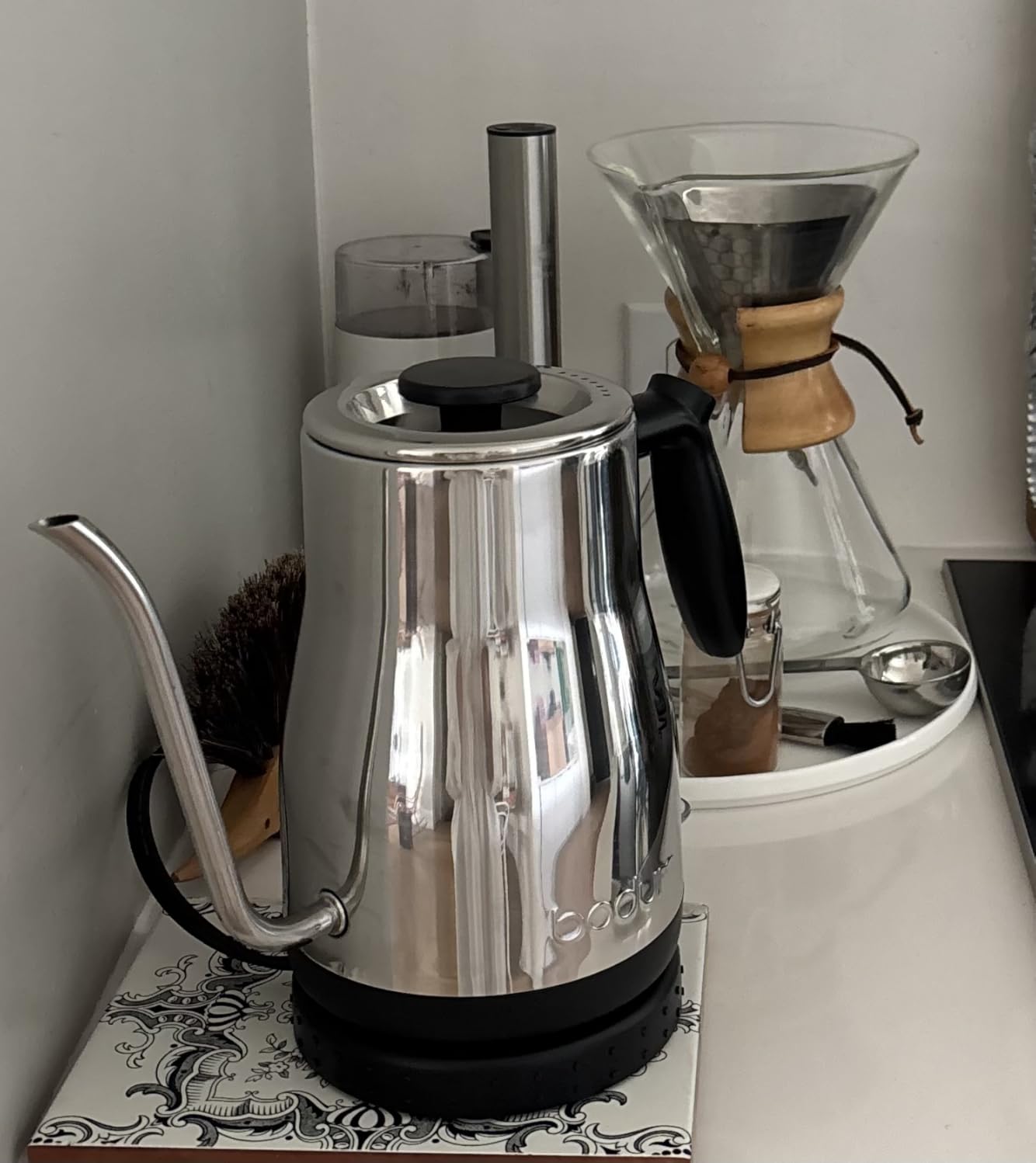 Bodum 34oz Bistro Gooseneck Electric Water Kettle, Pour Over Coffee & Tea, Brushed Stainless Steel customer photo 1