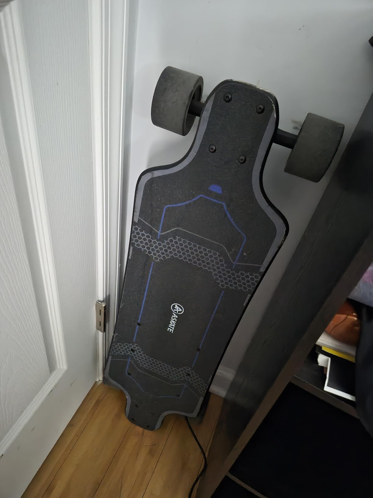 A1 Electric Skateboard with Remote, Range Up to 17 Miles/24, 8 Ply Canadian Maple, Smooth Braking, Suitable for Younger Beginners customer photo 1