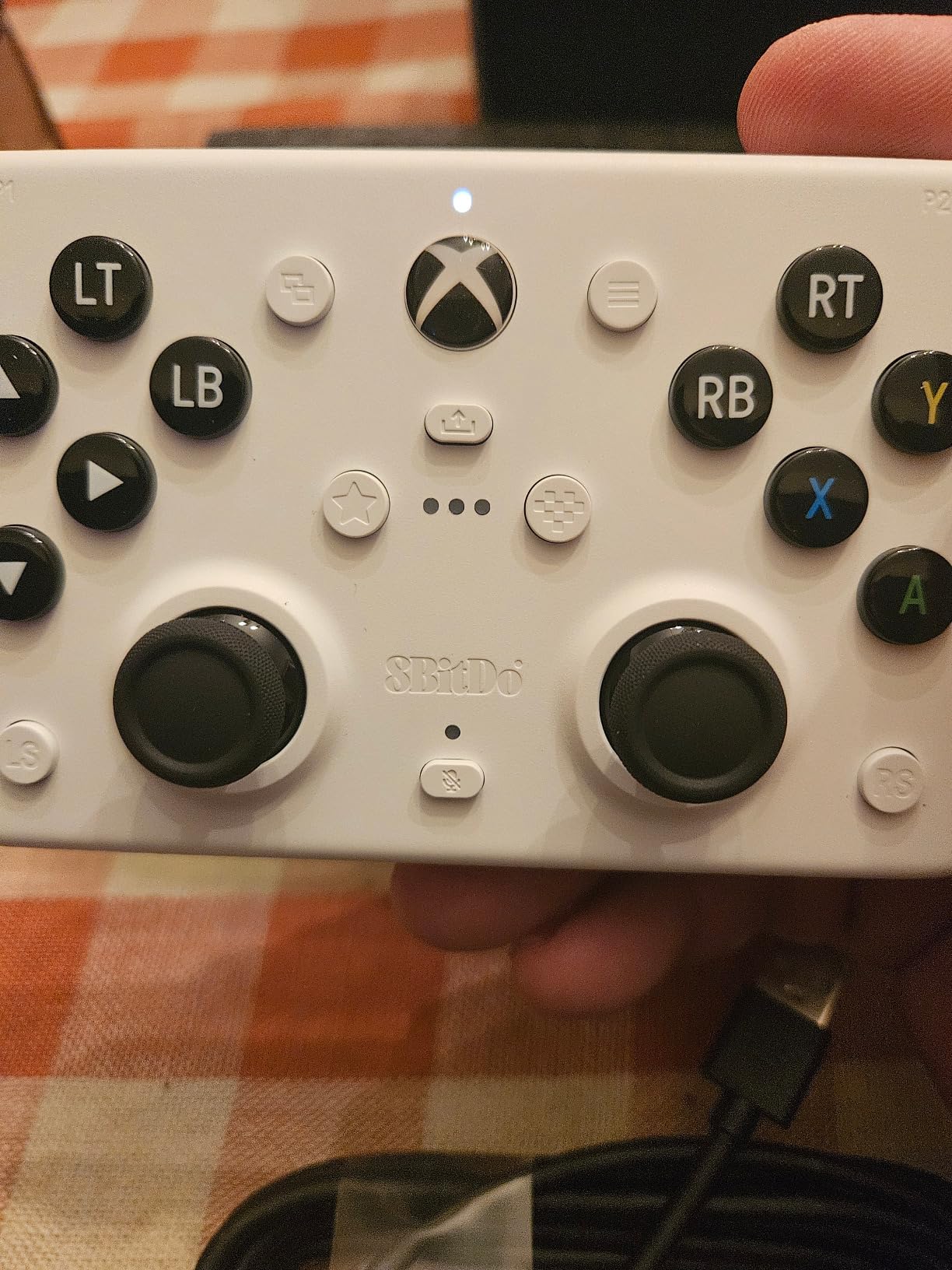 8BitDo Lite SE 2.4G Wireless Controller for Xbox Series X|S, Xbox One, Windows 10/11, Gamepad with Hall Effect Joysticks, 3.5mm Audio Jack - Officially Licensed customer photo 2