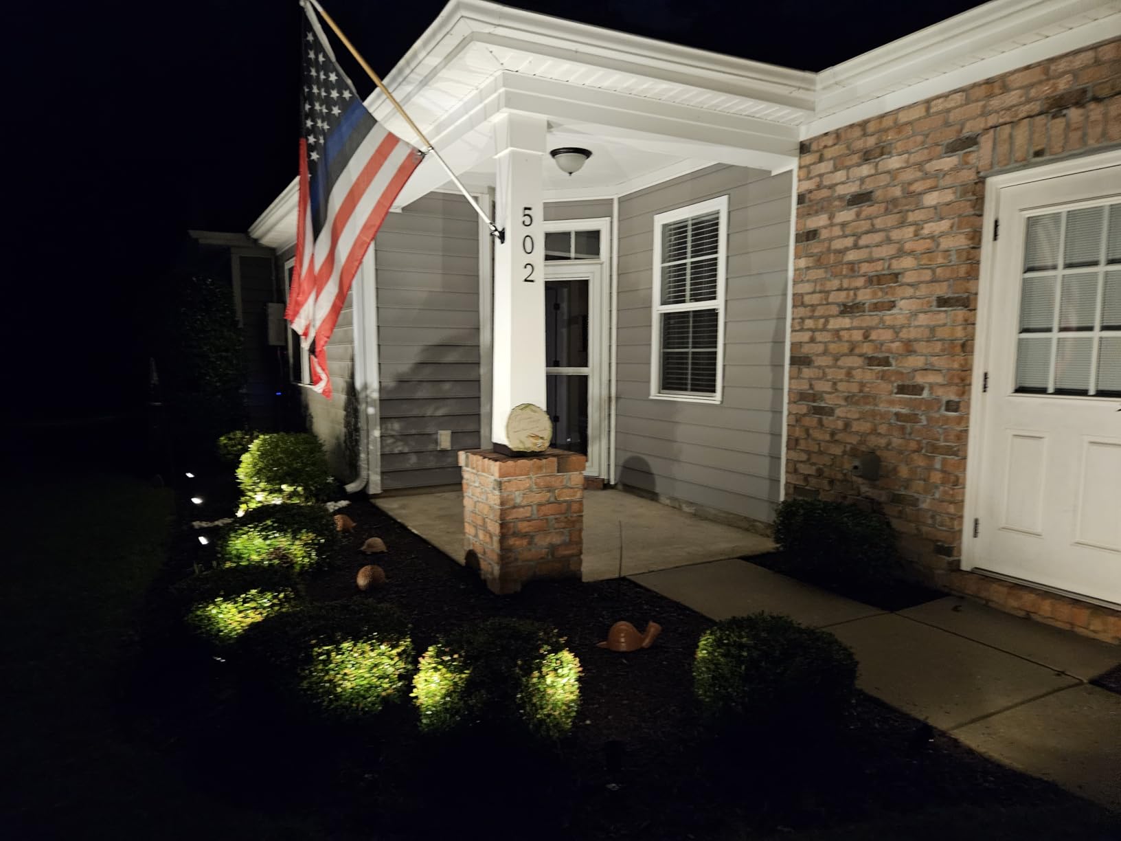 ZUCKEO All-in-One Landscape Lighting Kit, 5W LED Low Voltage Landscape Lights with Transformer and 80FT Wire, Waterproof Outdoor Spotlight with Connectors for Yard Garden House, 3000K 12-24V 8Pack customer photo 1