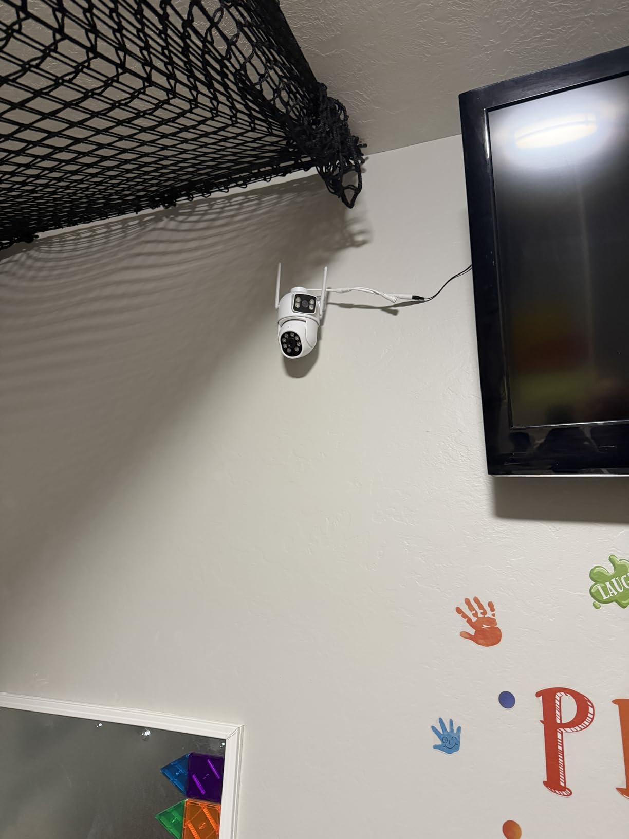 CAMCAMP Wireless Security Camera System with 10.1