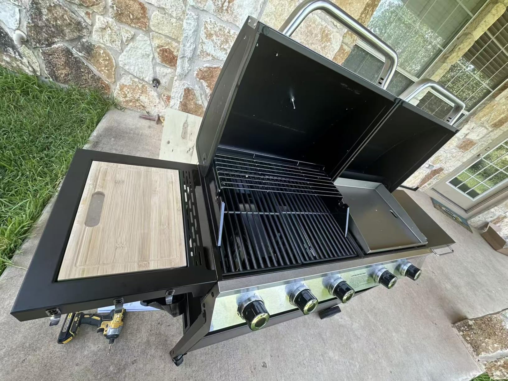 Captiva Designs Propane Gas Griddle Grill Combo with Lid & Flat Top Griddle | Dual BBQ Grill With Porcelain-Enameled Cast Iron Grate & Pan for Outdoor Kitchen & Backyard Barbecue, 696 SQIN Cooking Area customer photo 1