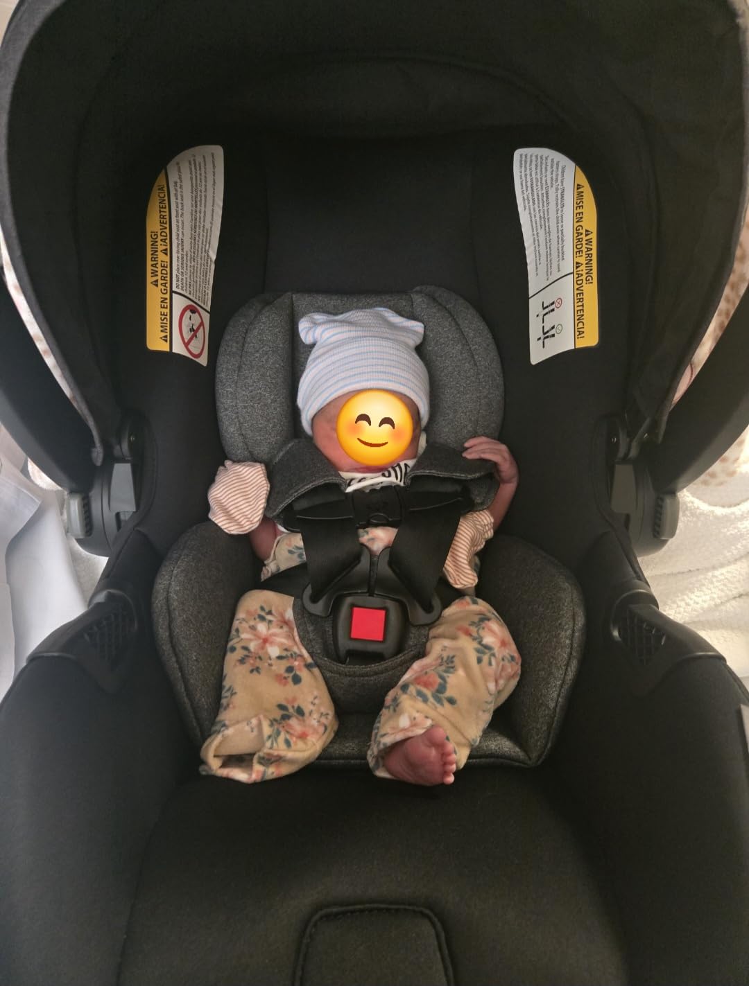 Diono LiteClik 30 R SafePlus Infant Car Seat and Base, Rear-Facing for Infants 4-30lbs, SafePlus Engineering, with Infant Insert, UPF 50+ Sunshade (Black) customer photo 1