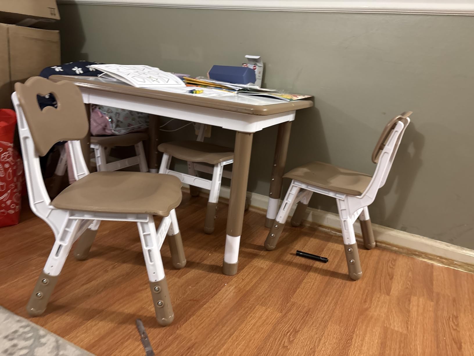 DOREROOM Kids Table & 4 Chairs, Height Adjustable (17.7