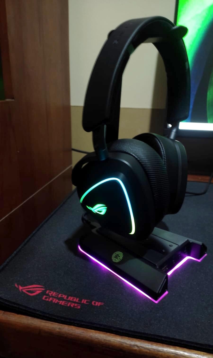 ASUS ROG Delta II Wireless Gaming Headset with Detachable Mic – Black customer photo 2