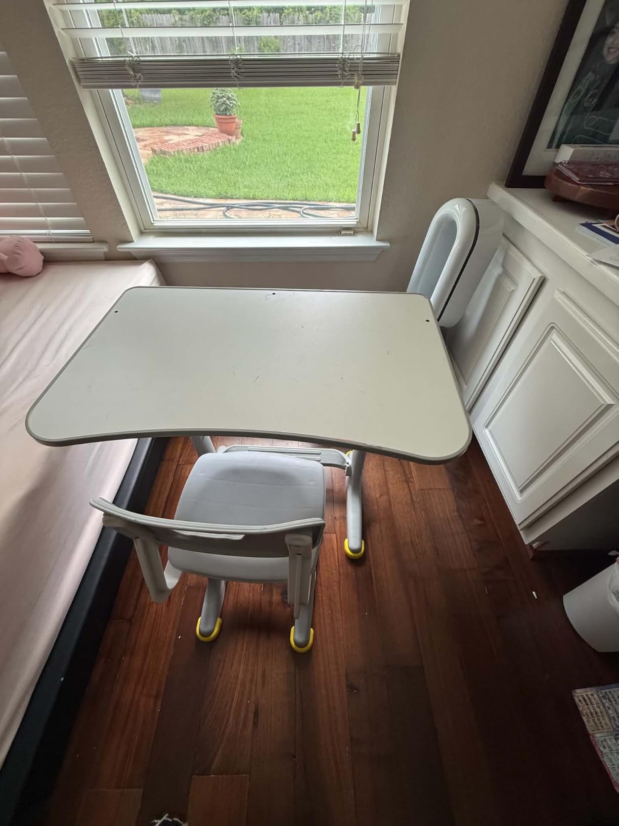 Kids Desk and Chair Set, Height Adjustable Kids Desk | Child's School Study Writing Tables with Bookstand and Storage Drawer, Widened Desktop with Desktop for Boys and Girls customer photo 1