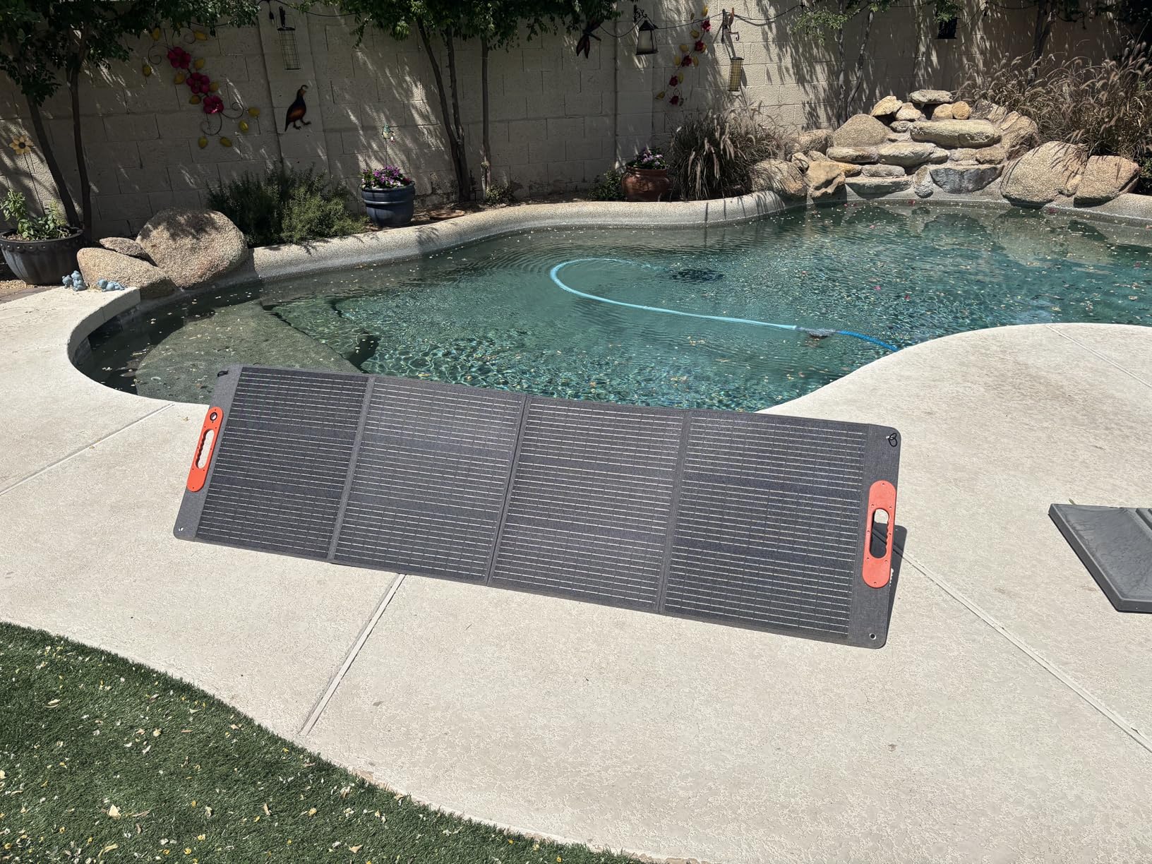 200W Portable Solar Panel for Power Station, 24% High Efficiency ETFE Foldable Solar Panel Charger, QC3.0, Type-C 60W, MC4 Output, IP65 Waterproof, for Outdoor Camping, RV, Emergency Power Supply customer photo 2