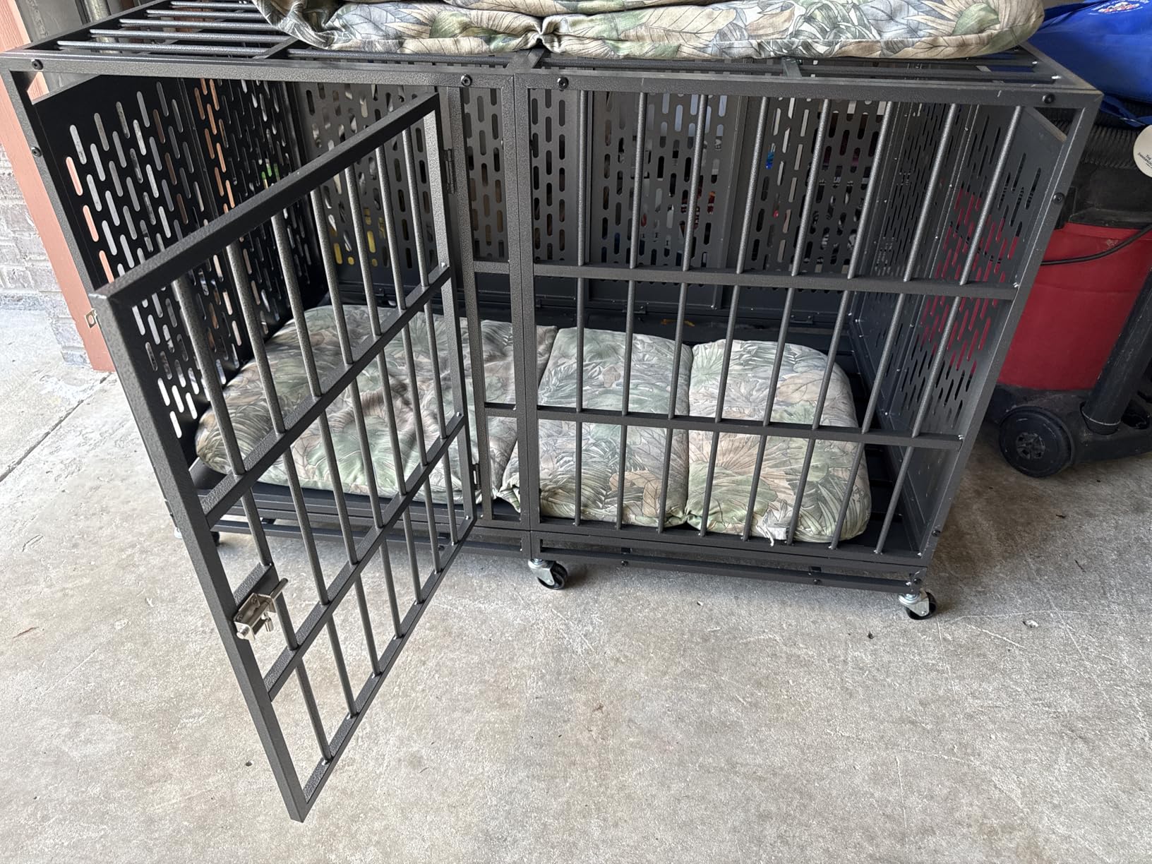 Snuowu 38 Inch Heavy Duty Dog Crate with Wheels, Folding Metal Big Dog Cage for Large and Medium Dogs, Extra Large XL XXL Indestructible Dog Crate with Removable Tray. customer photo 2