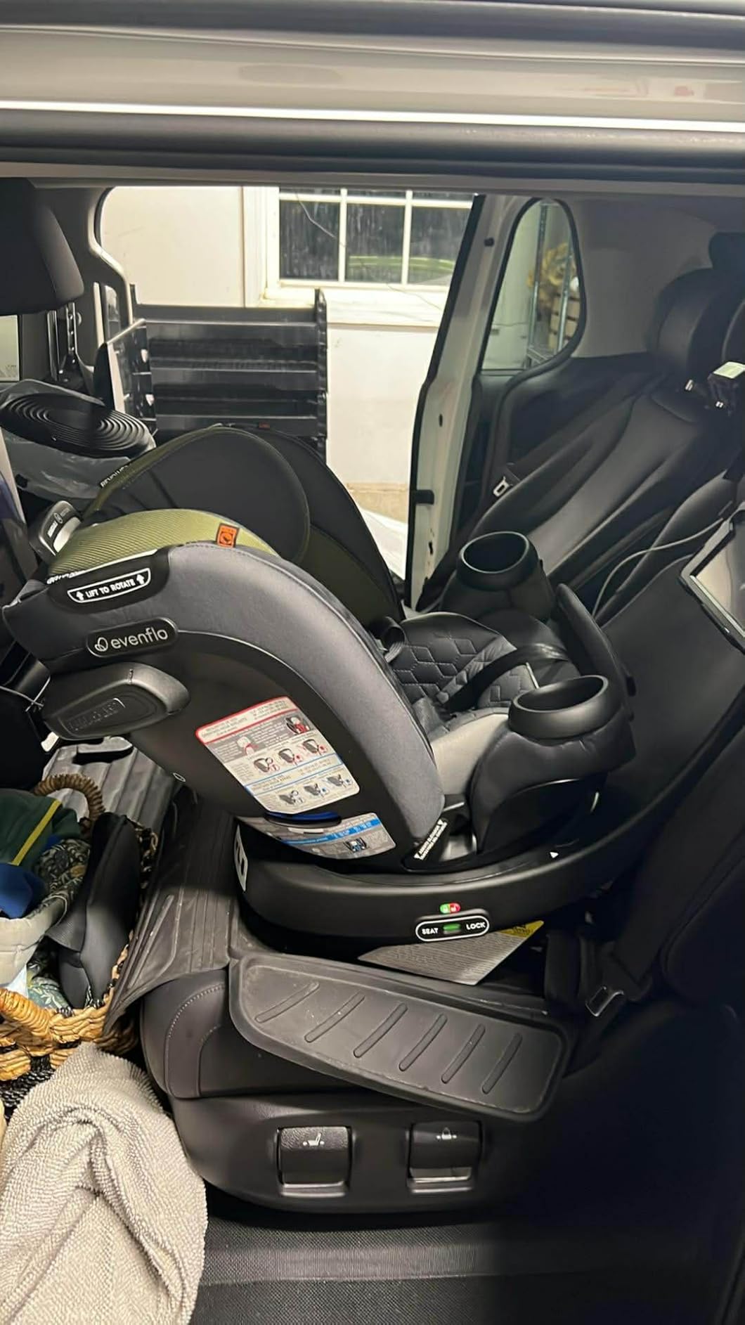 Evenflo Revolve360 Extend All-in-One Rotating Car Seat with Quick Clean Cover, Rear-Facing, Forward-Facing, Highback Booster Mode, Infant to 12 Years (Rockland Green) customer photo 1