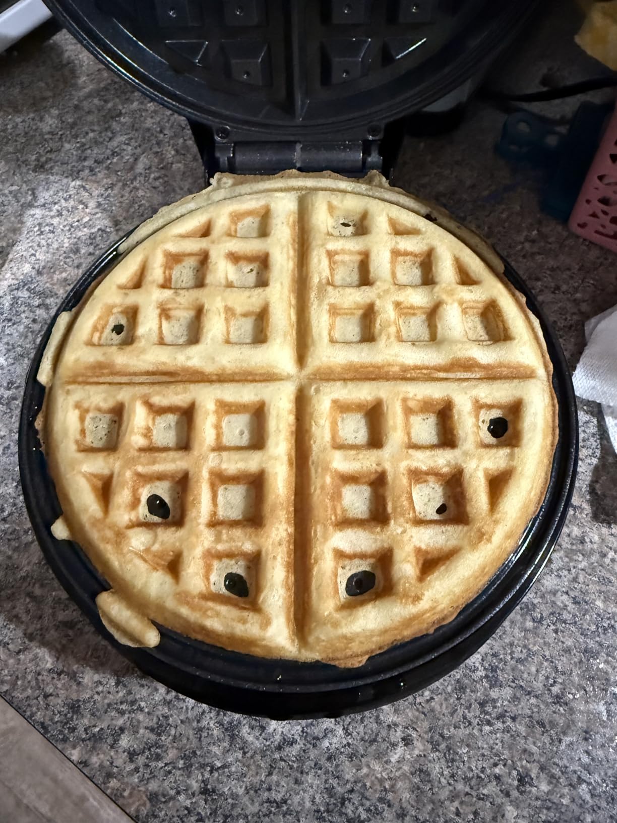 Amazon Basics Waffle Iron, Mini Belgian Waffle Maker with Round 8-Inch Ceramic Nonstick Plate, Adjustable Browning Control, Cool Touch Handle, Vertical Storage, Black customer photo 2