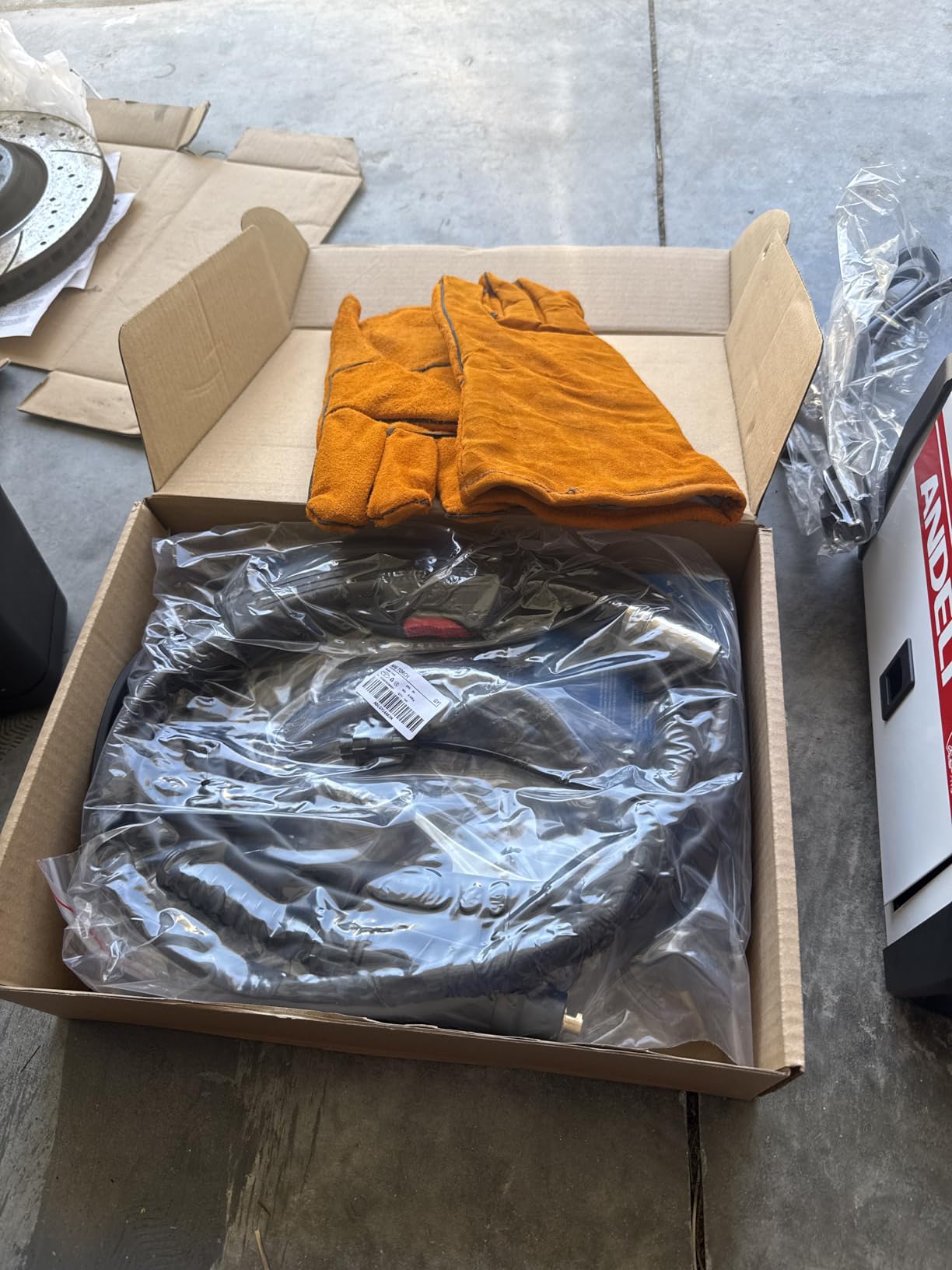 ANDELI 110V/220V MIG Welder 135A, PULSE Flux Core MIG/Lift Tig/Stick 3-in-1 Gasless MIG Welding Machine with Synergy, Large LED Display,2T/4T Full Kit (Bonus Welding Helmet & Gloves) customer photo 1