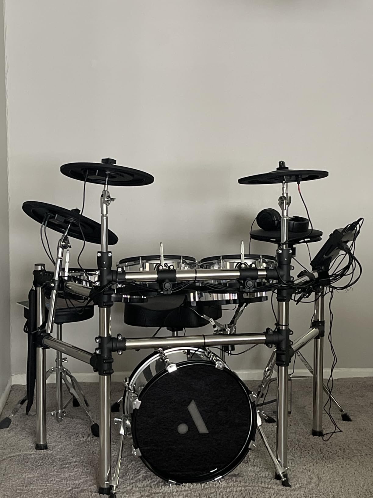AKLOT Acoustic-Style Electric Drum Set: Independent 16'' Wooden Bass Drum and 12'' Snare, Triple-Zone Ride Cymbal, 460 Sounds, USB MIDI customer photo 1
