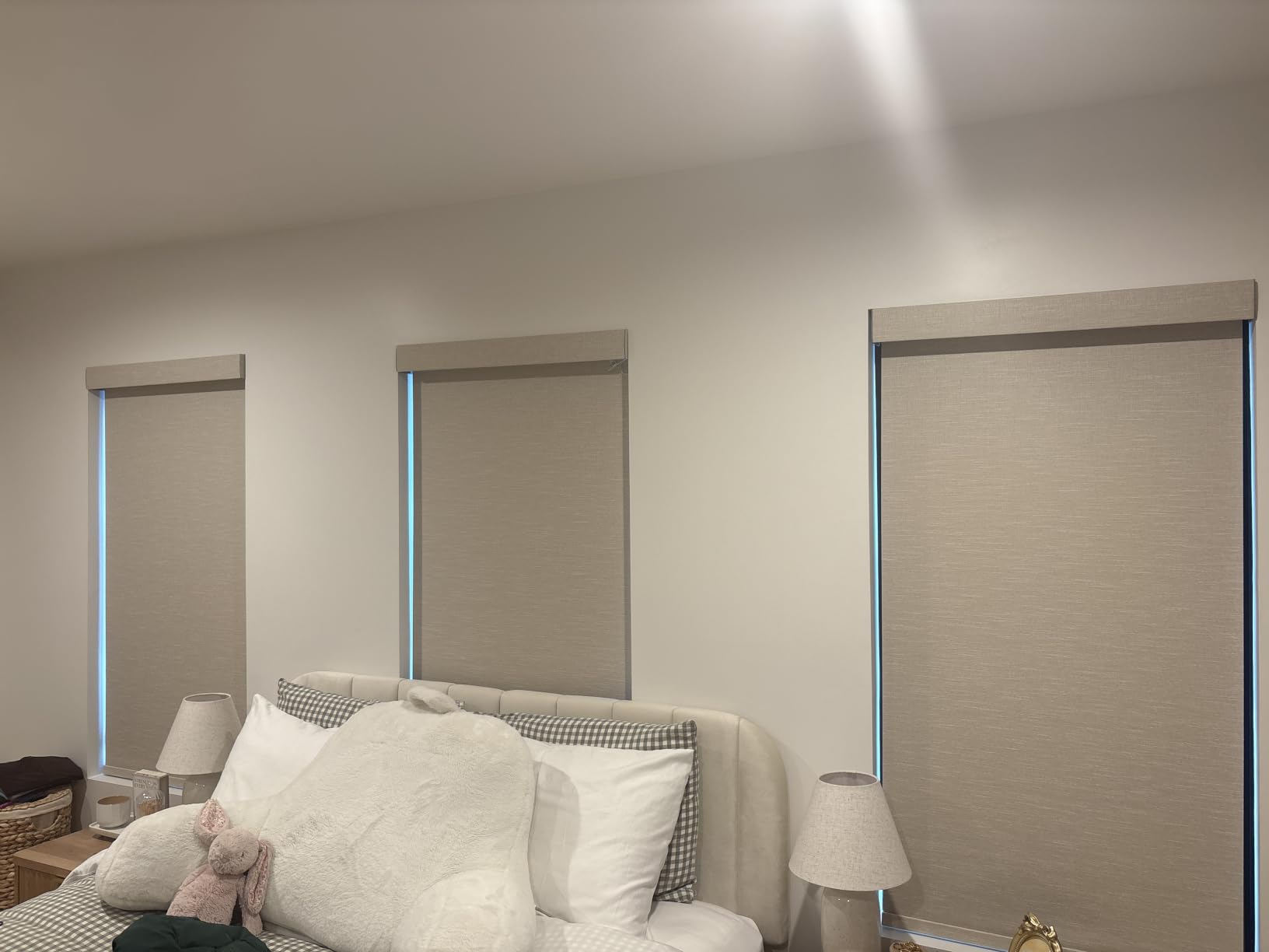 HeyBlinds Motorized Blinds with Remote, 100% Blackout Smart Blinds, Automatic Shades for Windows Compatible with Alexa Google and Homekit, Custom Size(Light Chaser-Perla Bianca BO) customer photo 2