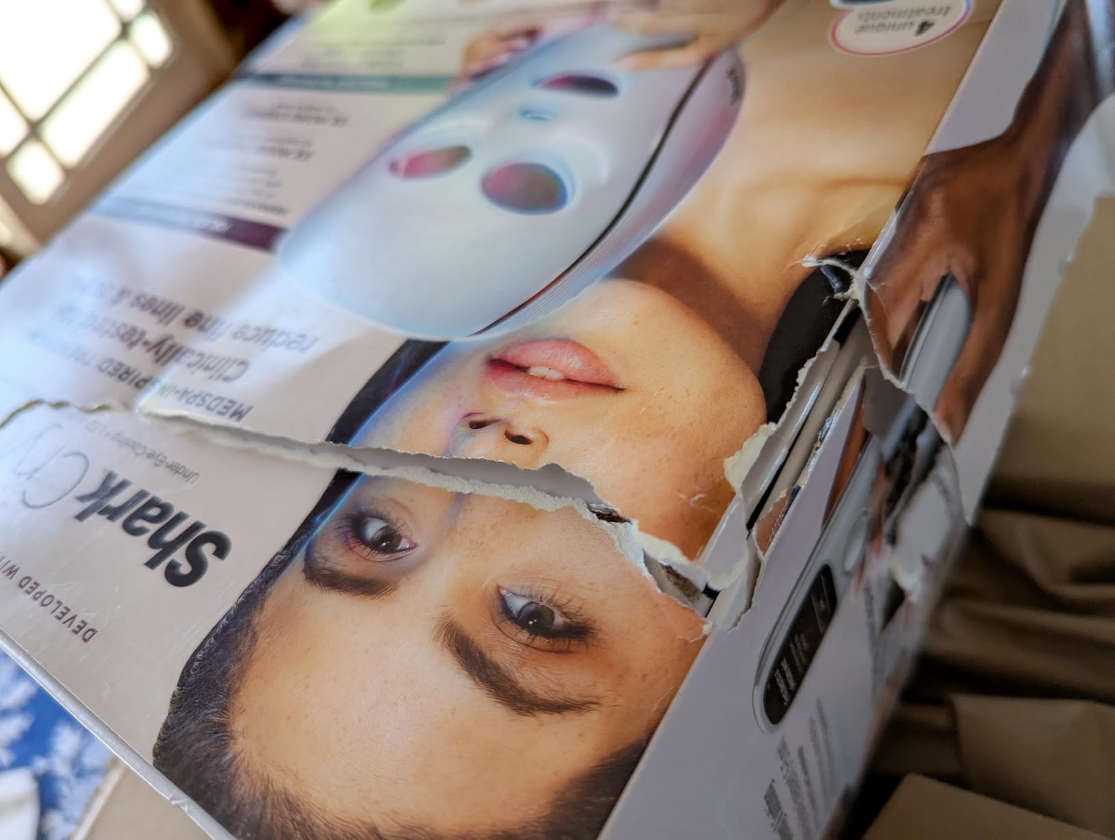 Shark CryoGlow LED Face Mask, Red Light Therapy, Under-Eye Cooling, FW312 customer photo 1