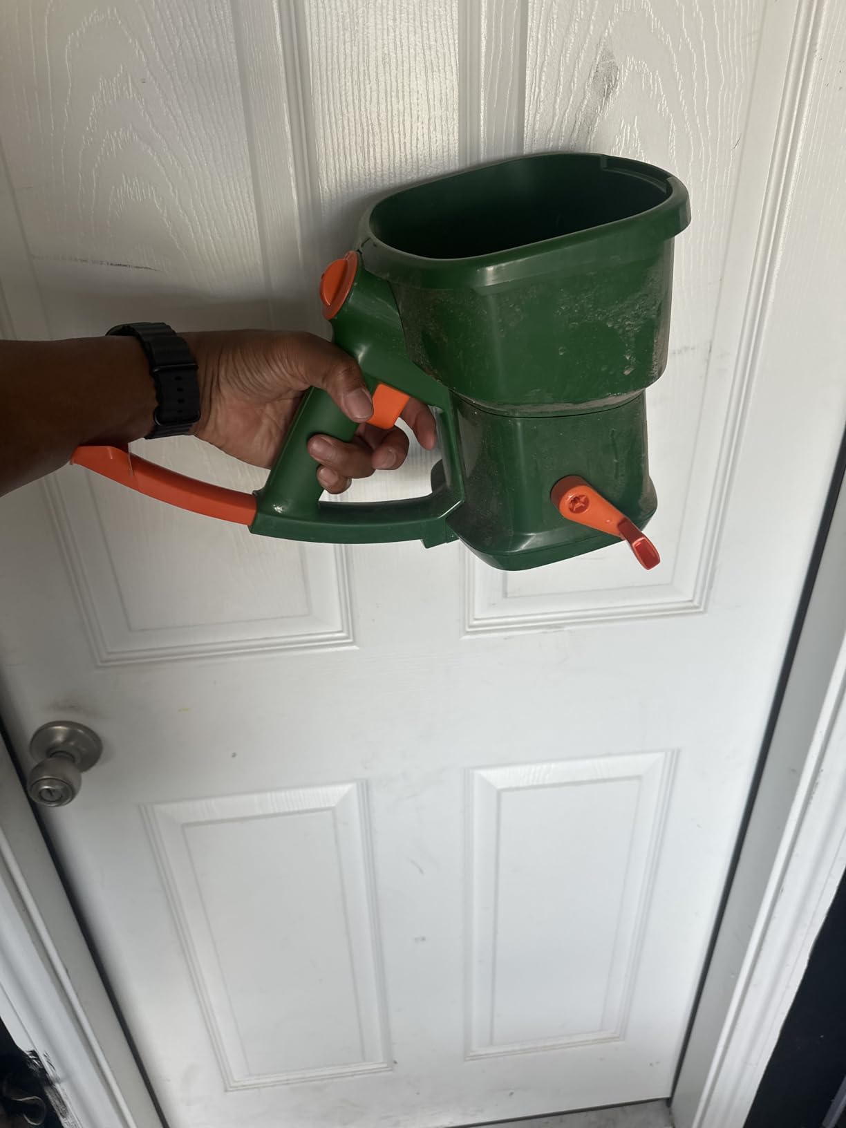 Scotts Whirl Hand-Powered Spreader | For Grass Seed, Lawn Fertilizers, Salt, and Ice Melt, Handheld Spreader Holds up to 1,500 sq. ft. of Product customer photo 2